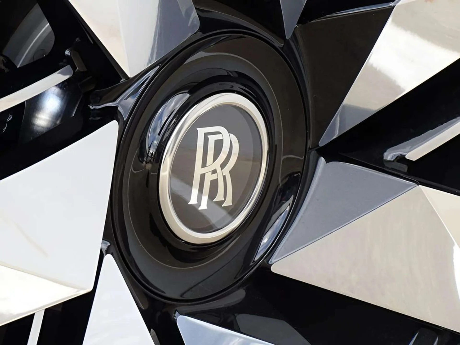 mph016_554795323_db30d4255444a745c3d33b41ca377050x_6c0e23d676