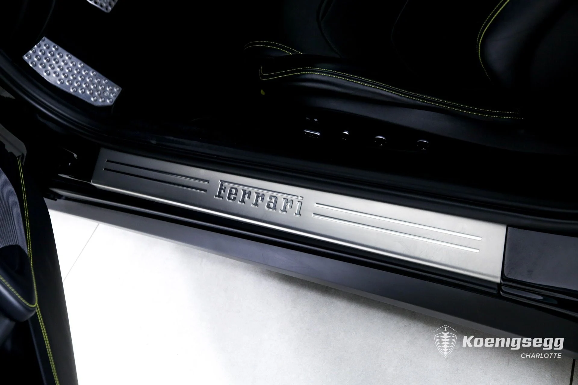 mph016_561444262_Used_2018_Ferrari_GTC_4_Lusso_T_1761056109_2fc84e95a4