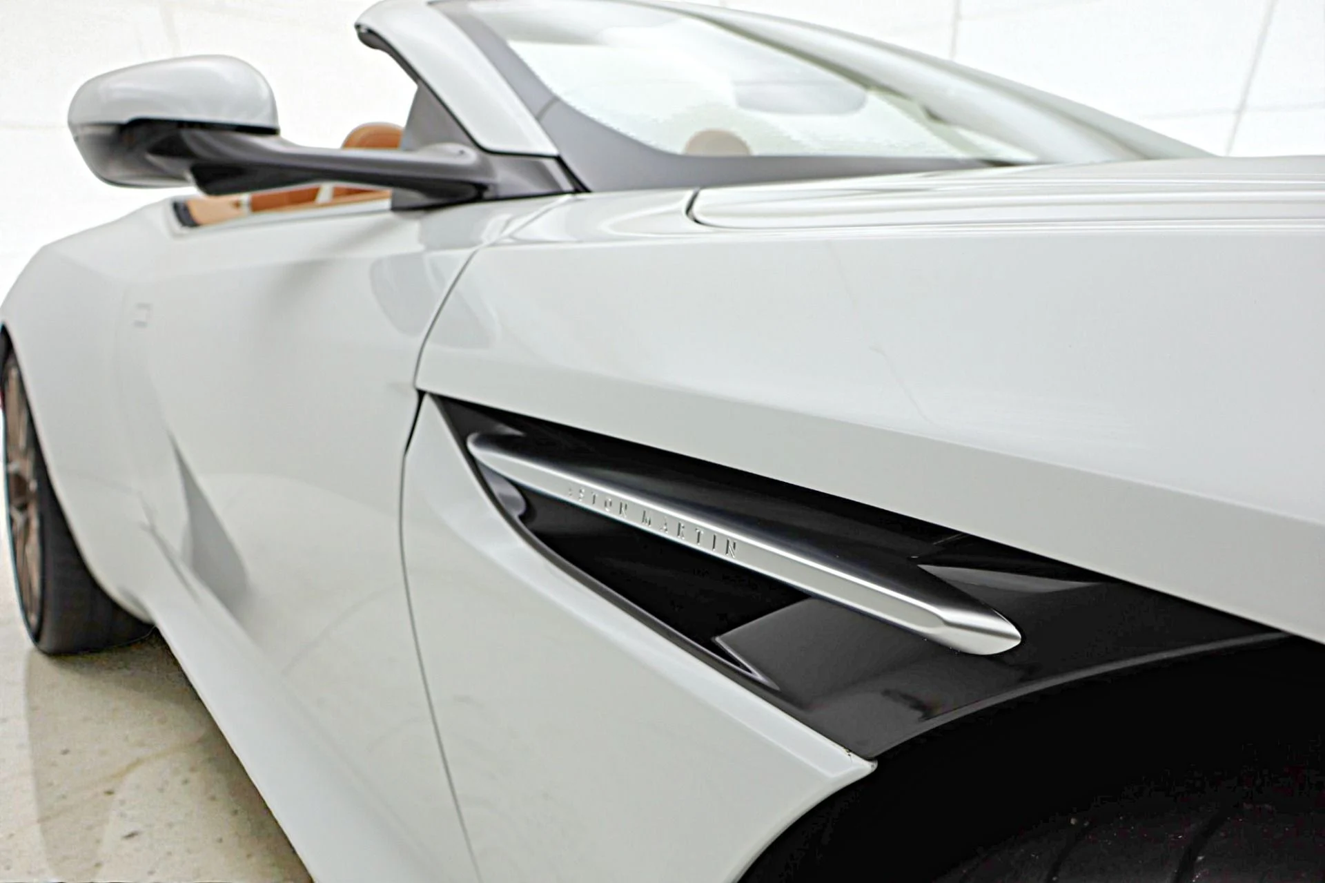 mph016_56173677_New_2026_Aston_Martin_DB_12_Volante_93024a21b0