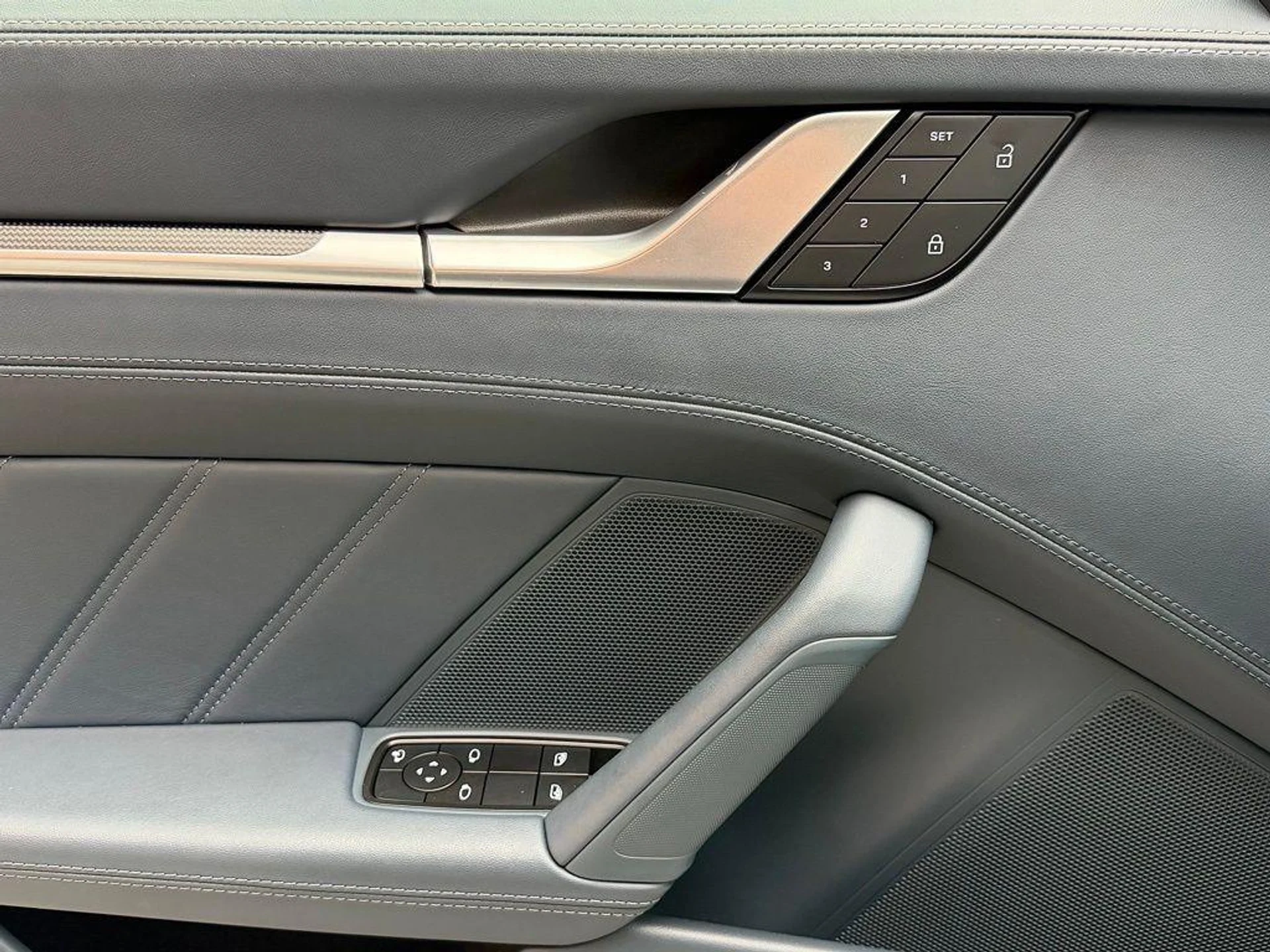 mph016_563210054_z_D_Up8_No_O_Jw_U_Vi_Ywrbg_Wtz_AUR_3x_A_8423471e5b