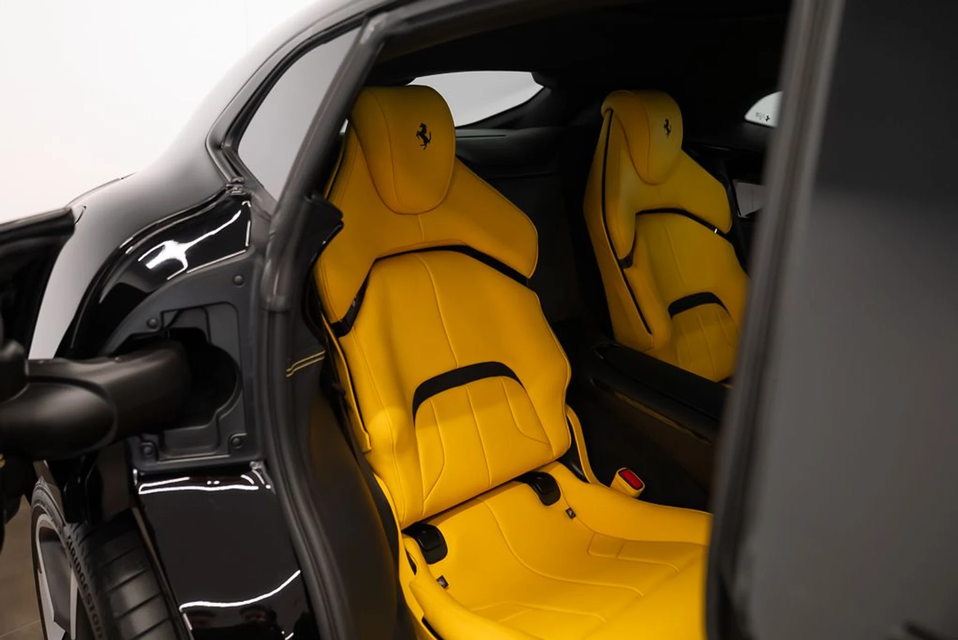 mph016_563378170_ferrari_purosangue_2026_52c507f61f