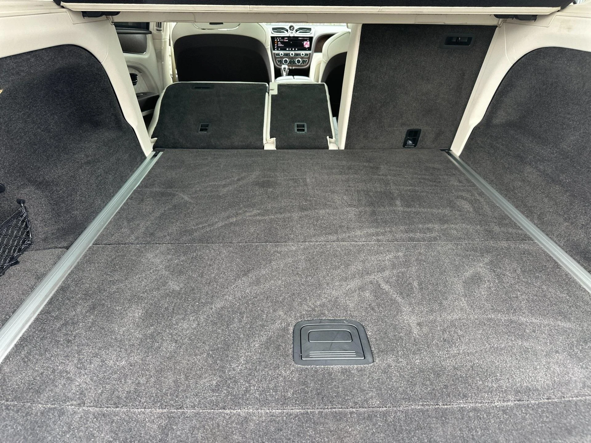 mph016_56848311_Used_2025_Bentley_Bentayga_V8_1760604339_3653c70a54