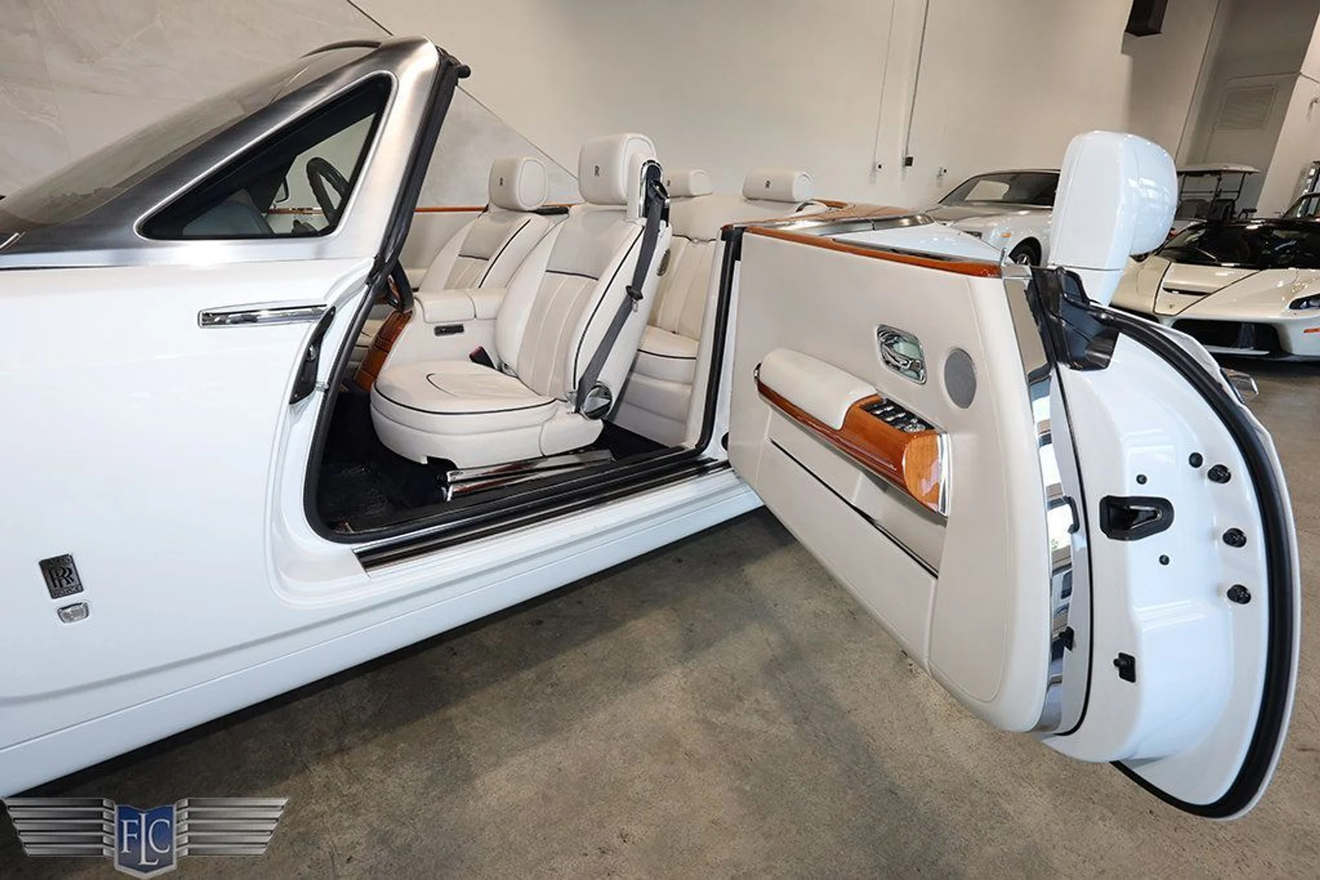 mph016_579306761_used_2014_rolls_royce_phantom_drophead_coupe_9689_22941725_17_1024_89e2ceb659