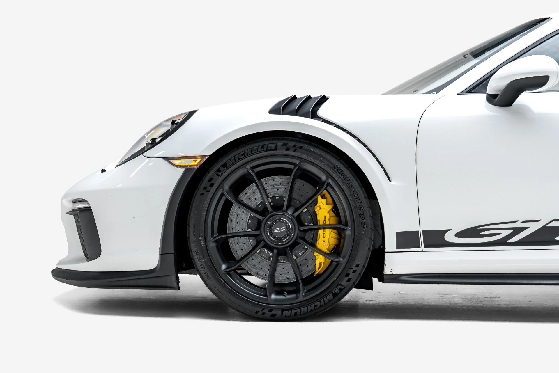 mph016_587717821_Used_2019_Porsche_911_GT_3_RS_1787346278_a3a48ec789