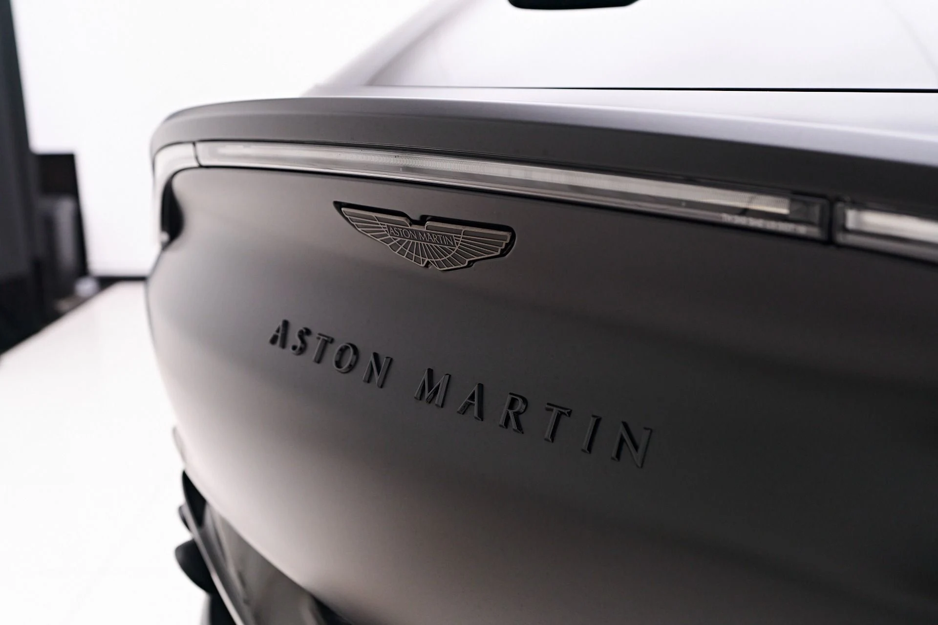 mph016_595128405_Used_2023_Aston_Martin_DBX_707_1731378416_51fec2b783