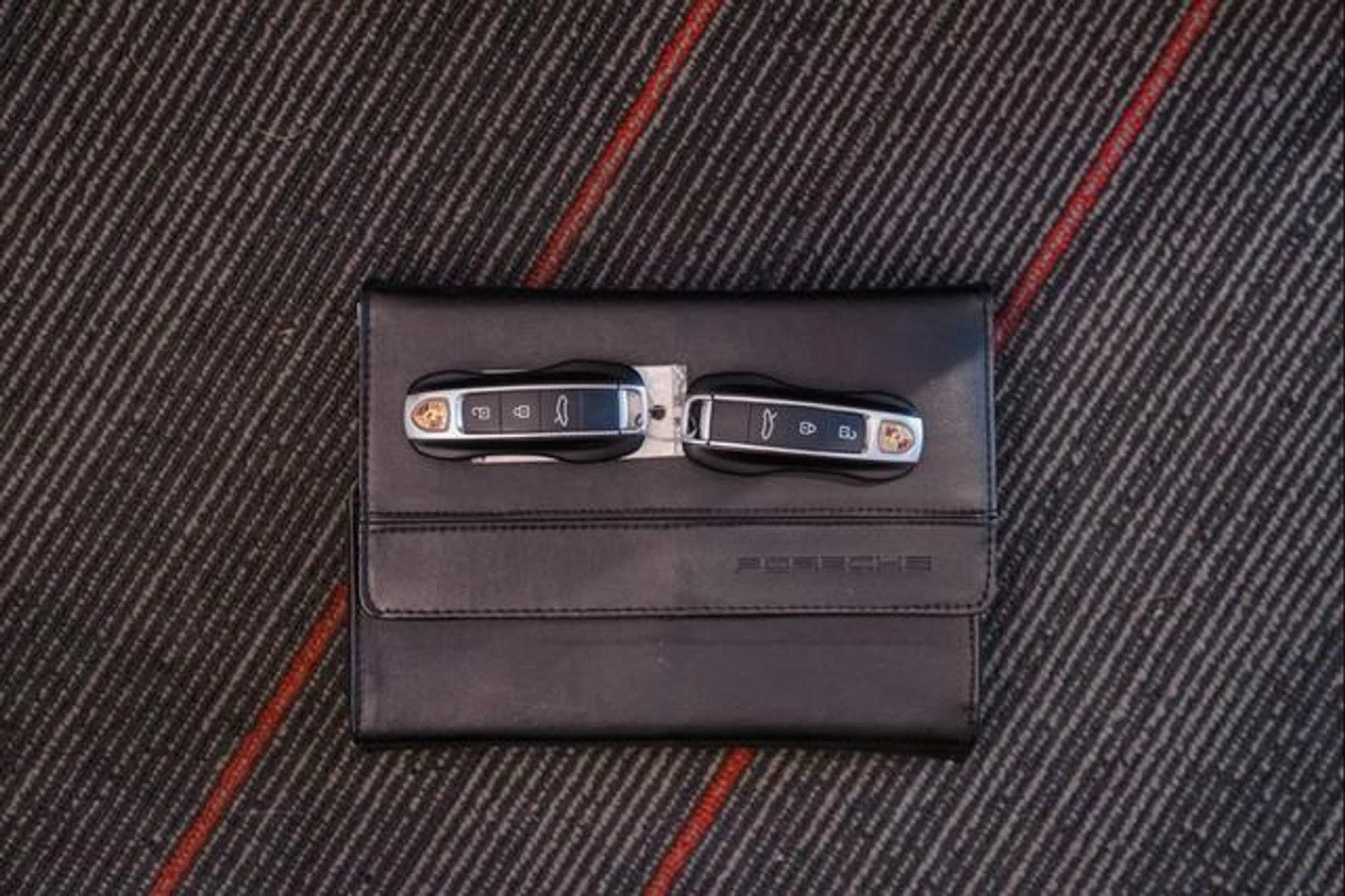 mph016_596829072_j_Ggrz_Azuk4xzl4p3b_B7qpf8_AV_3_U_5a86125d7d