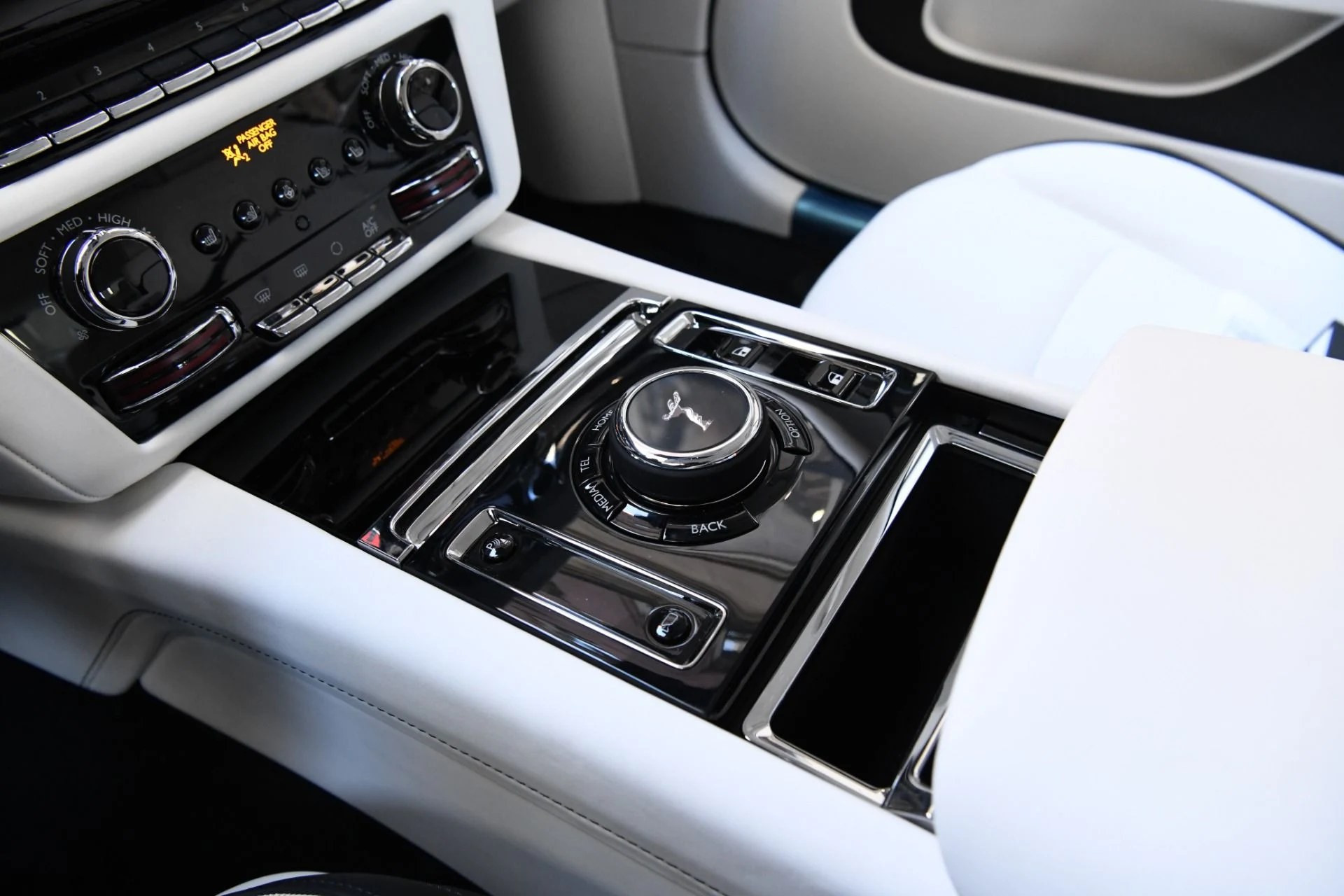 mph016_598989456_11990_p18_l_e463e23513