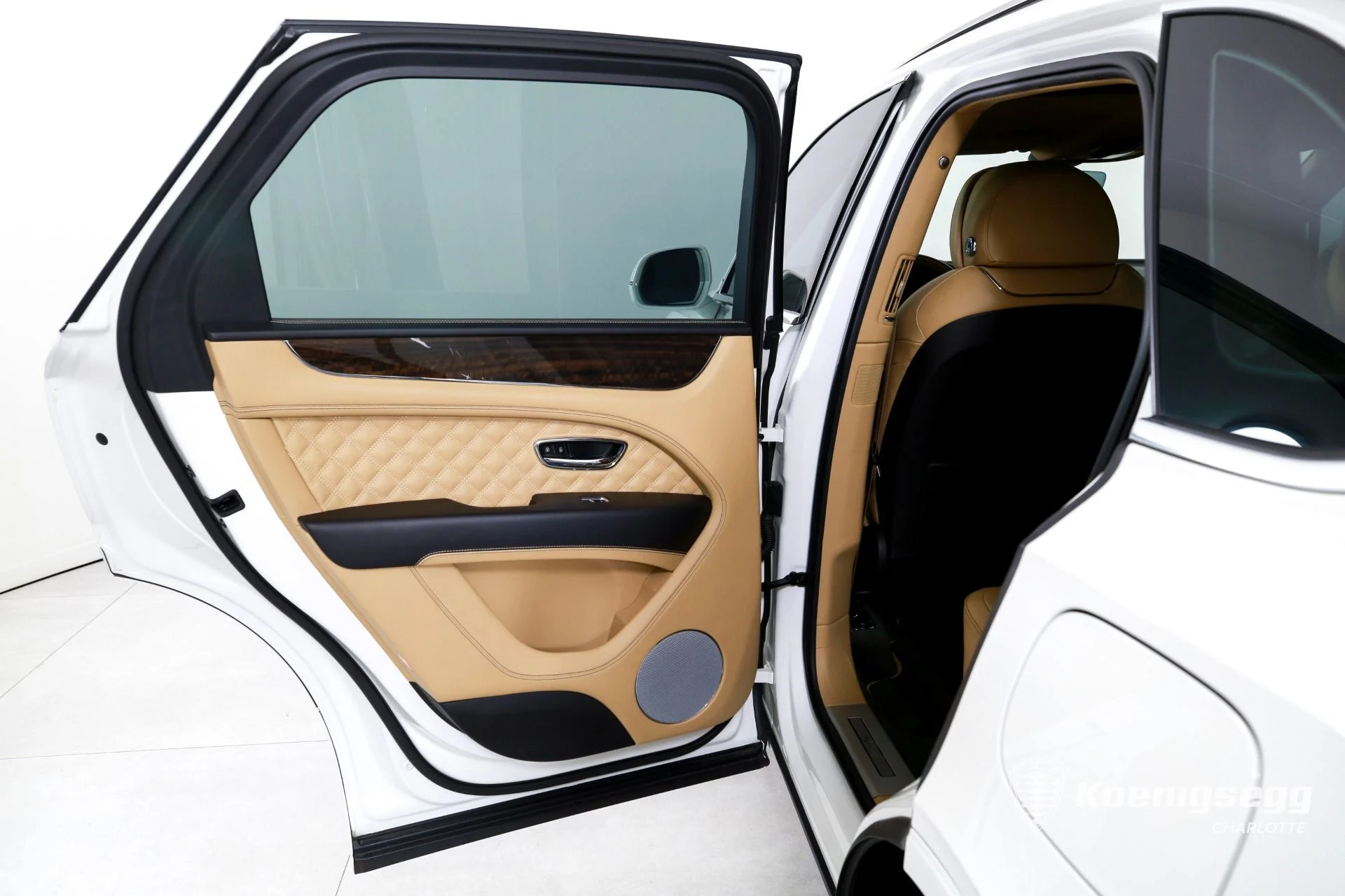 mph016_607330101_Used_2021_Bentley_Bentayga_Hybrid_1782838696_79e607ded0