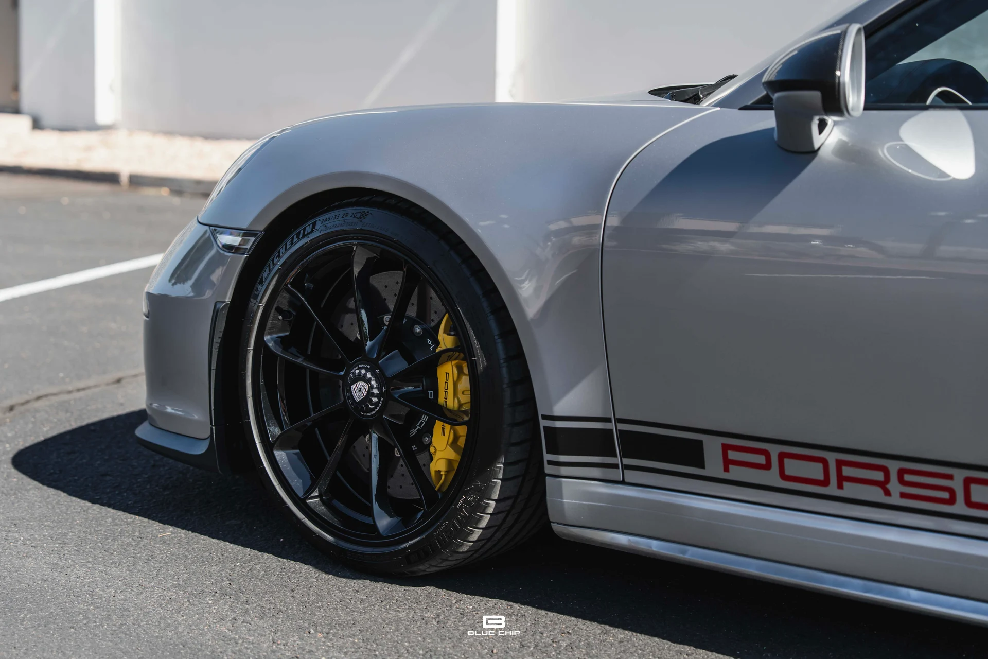 mph016_610840817_6a2c7e0353a7f7fe562e9064_2016_Porsche_911_R_17_d23ef11f94