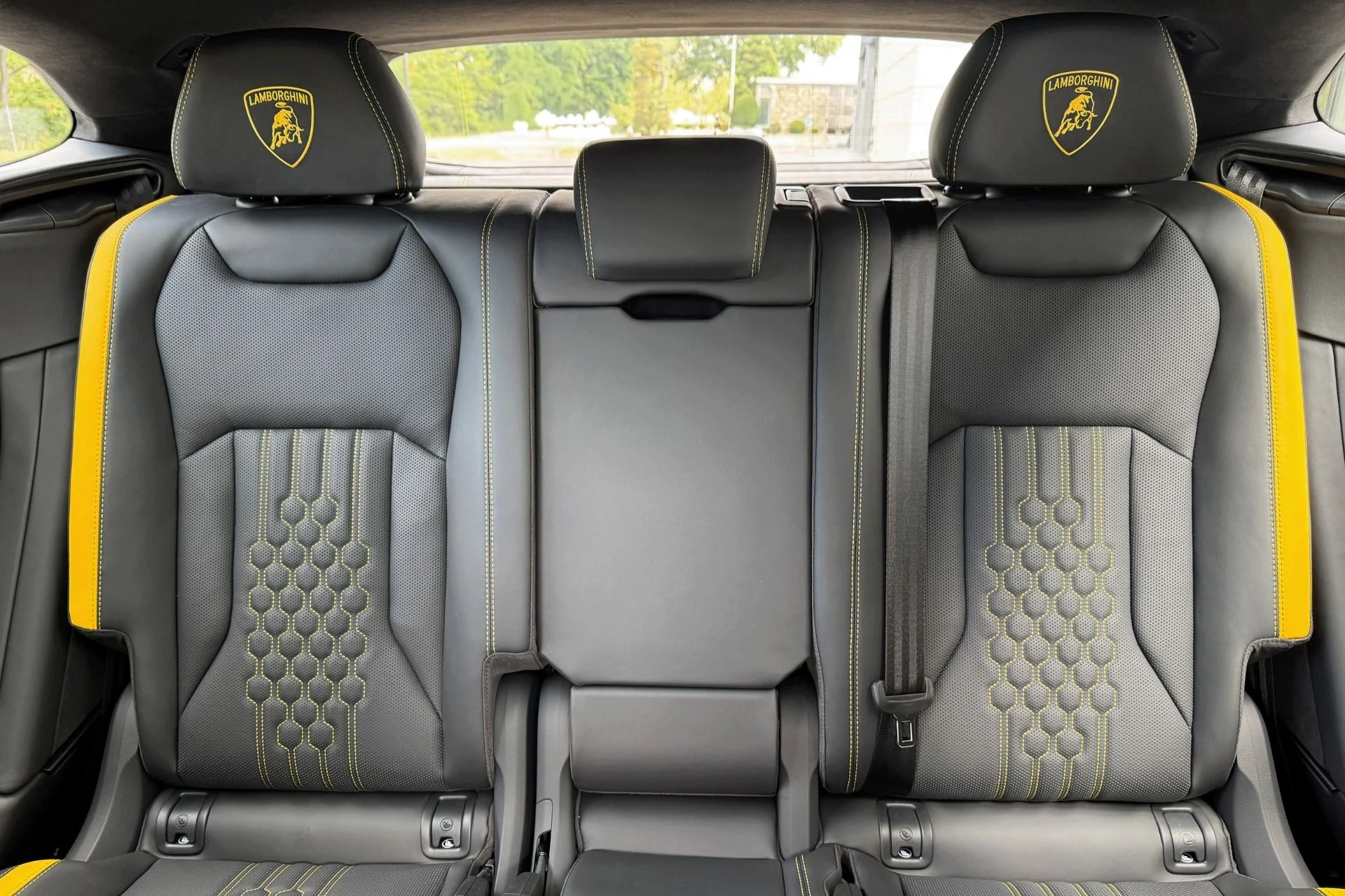 mph016_610910031_Used_2025_Lamborghini_Urus_SE_1756898793_323ca30760