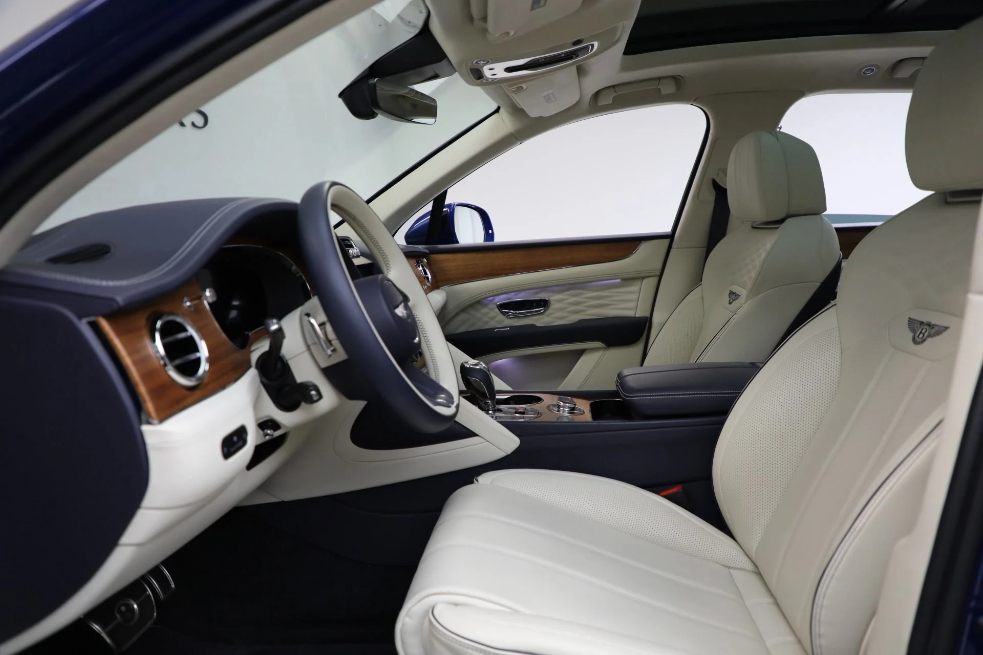mph016_621554151_Used_2024_Bentley_Bentayga_Azure_V8_2087beff0c