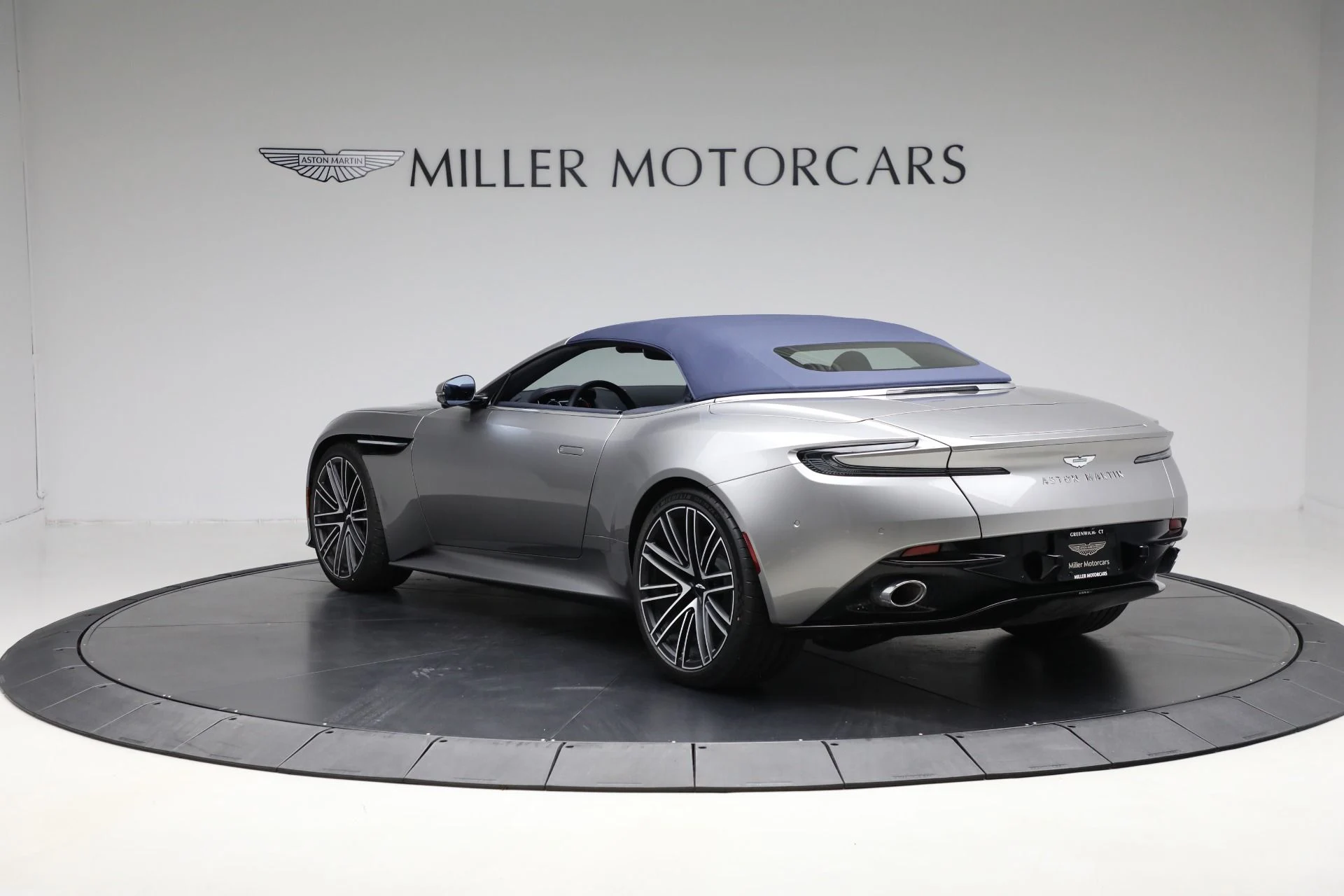 mph016_630442753_New_2025_Aston_Martin_DB_12_Volante_53e205c9bb