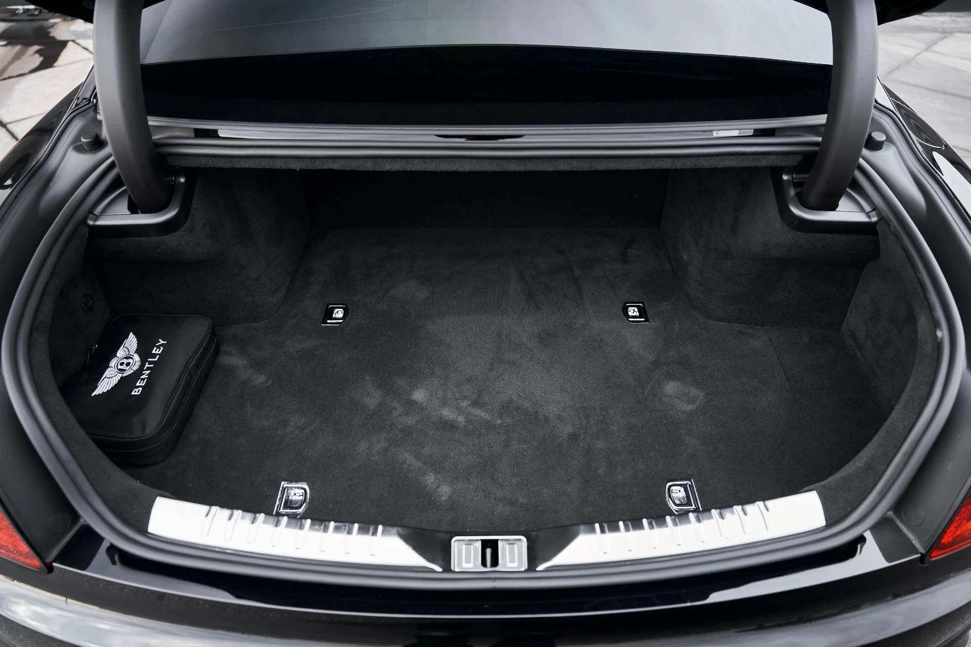 mph016_631462919_Used_2025_Bentley_Flying_Spur_Speed_1769137038_6f564c9b8e