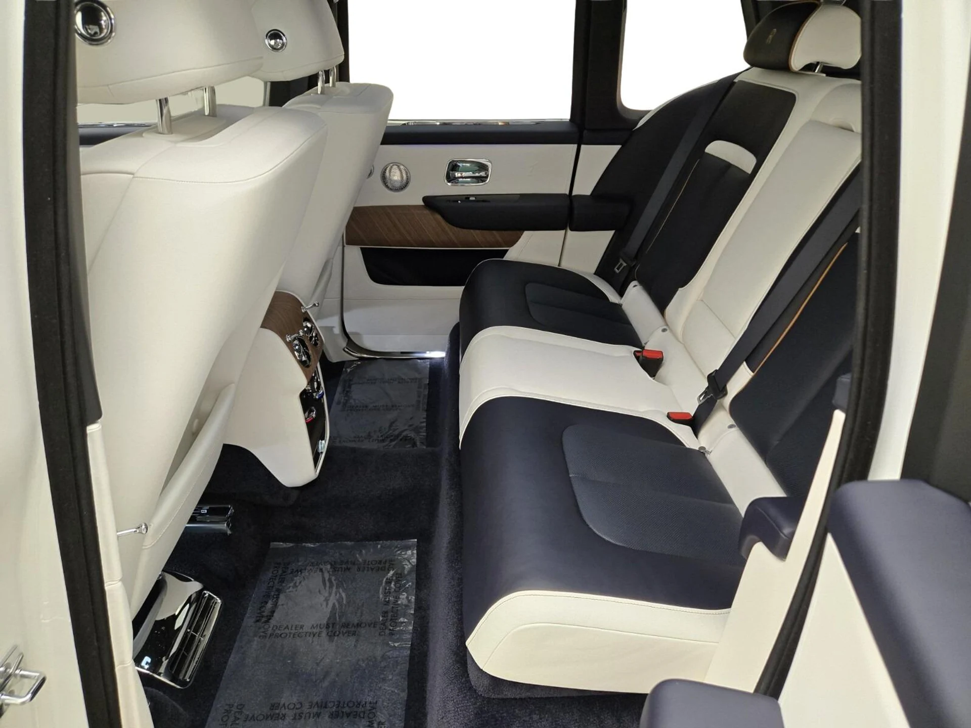 mph016_632710716_New_2026_Rolls_Royce_Cullinan_1776403041_1eed35cae1