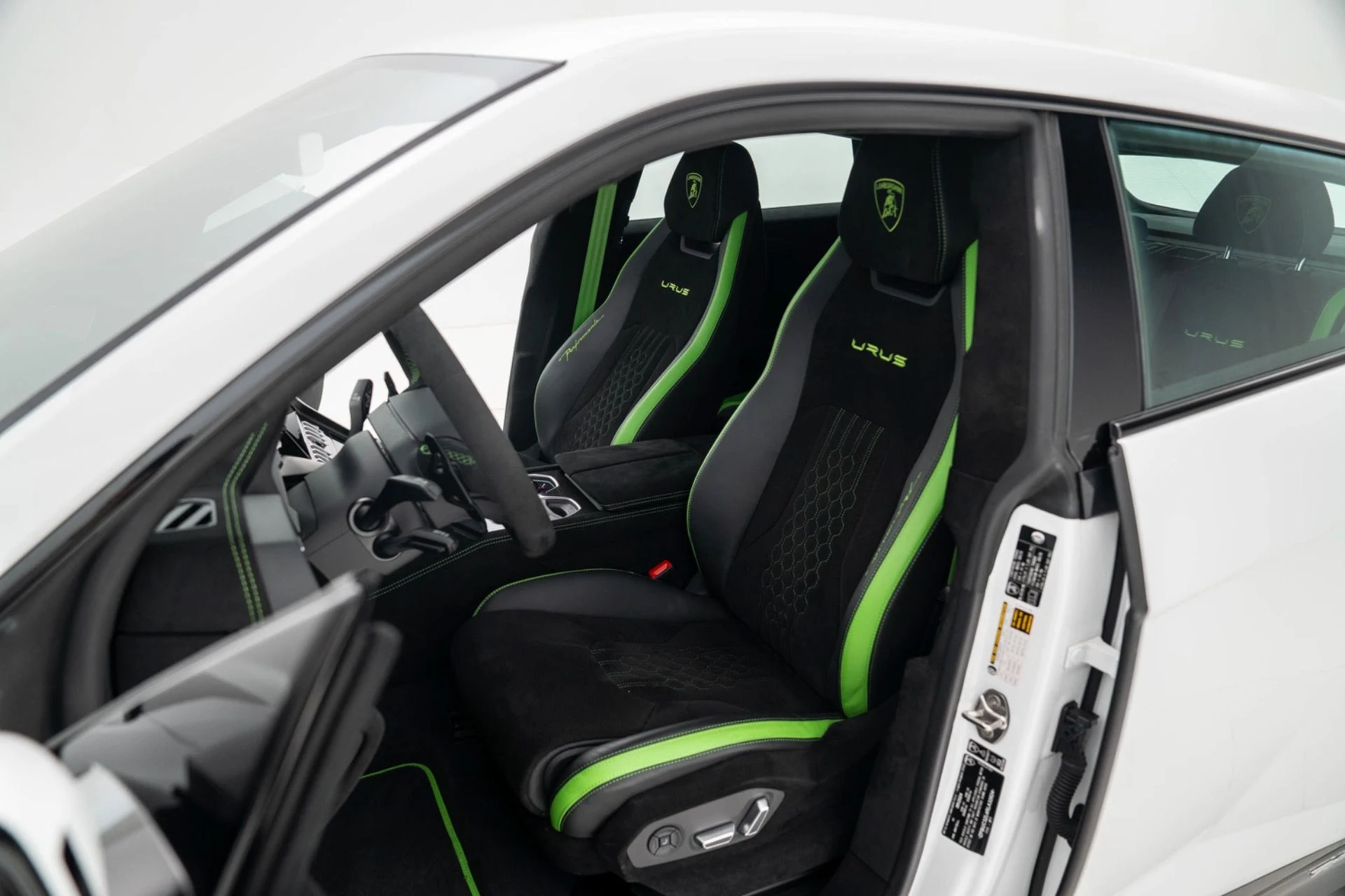 mph016_634161008_Used_2024_Lamborghini_Urus_Performante_1775674452_f3d0ca8417