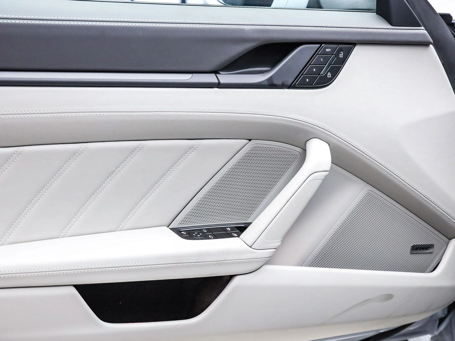 mph016_635124392_b280224d57a6b9e787a55916e1d2a202x_9e03739aea