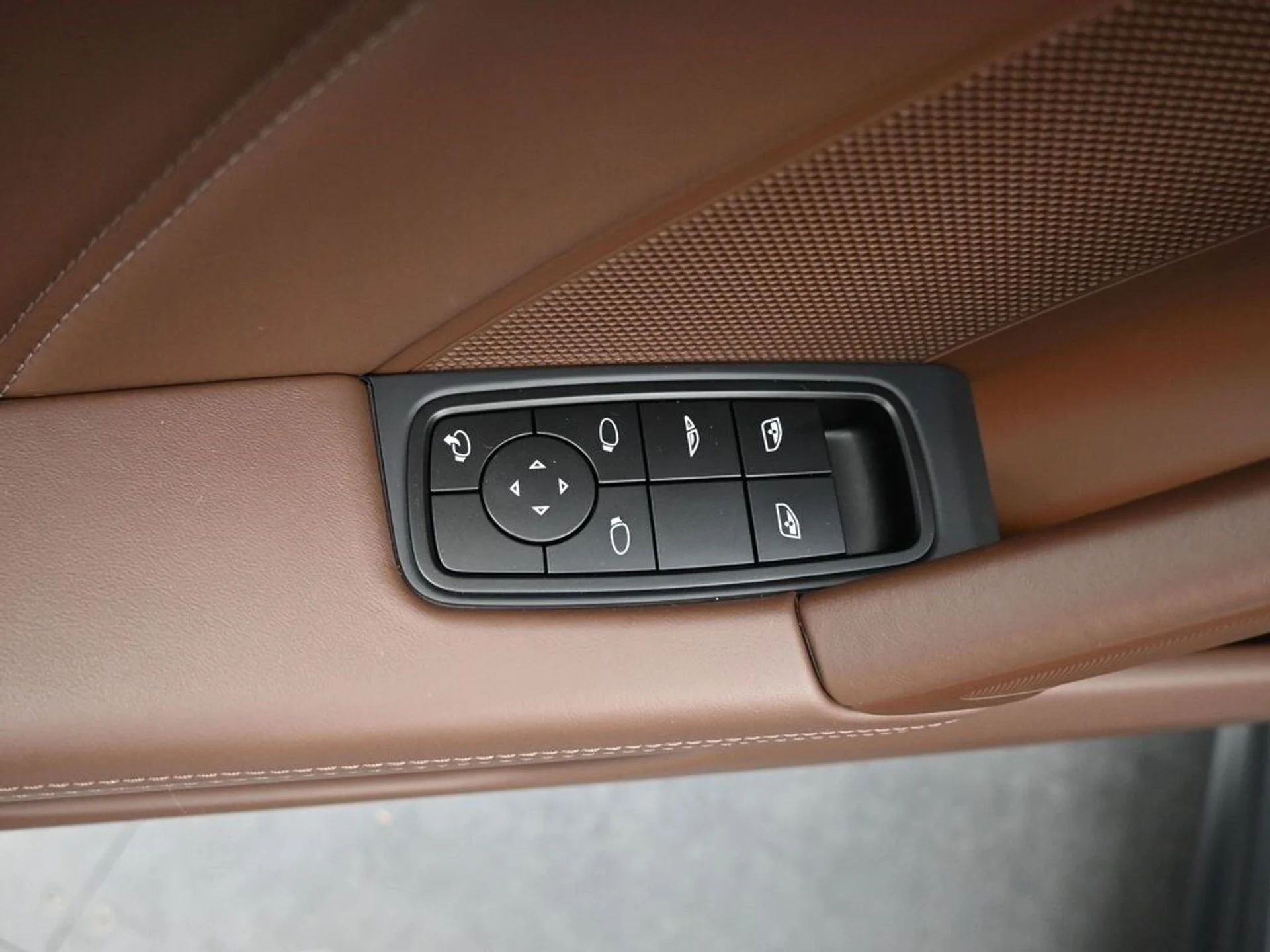 mph016_649893202_b2cff3f8e072f708a6fe5de21f3b2353x_63a00645e2