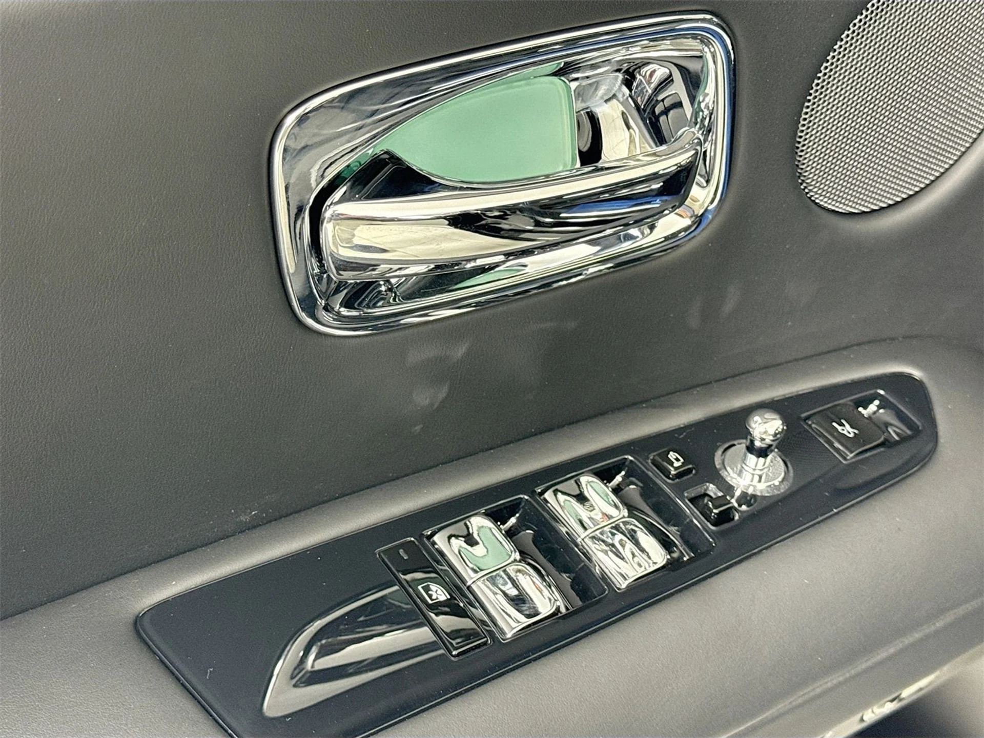 mph016_650201983_e6033f9d00cf99b5e634f94b54576600x_de4d76246c