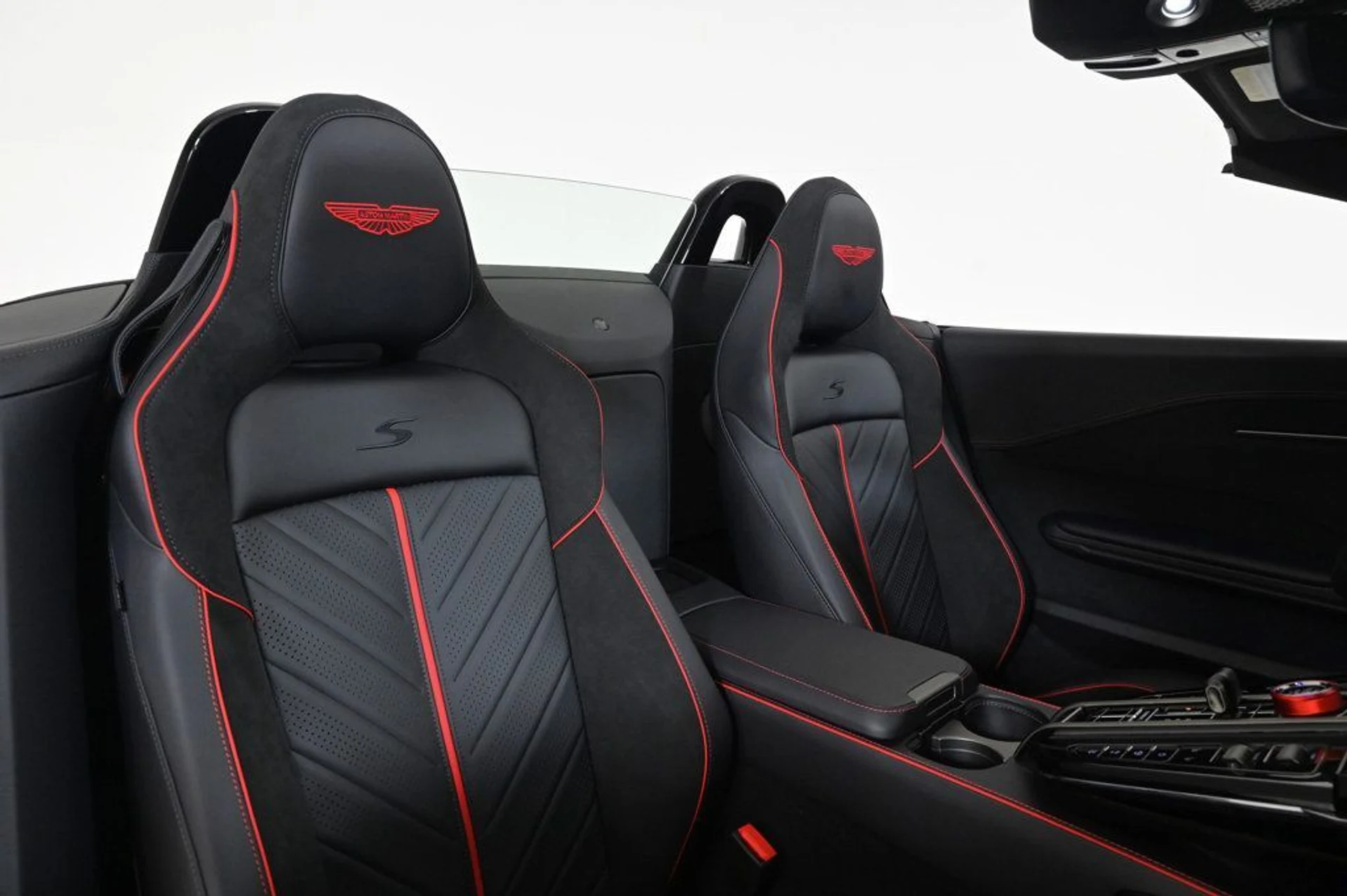 mph016_666693271_new_2026_aston_martin_vantage_sroadster_11350_22964201_16_1024_5a18a64a49