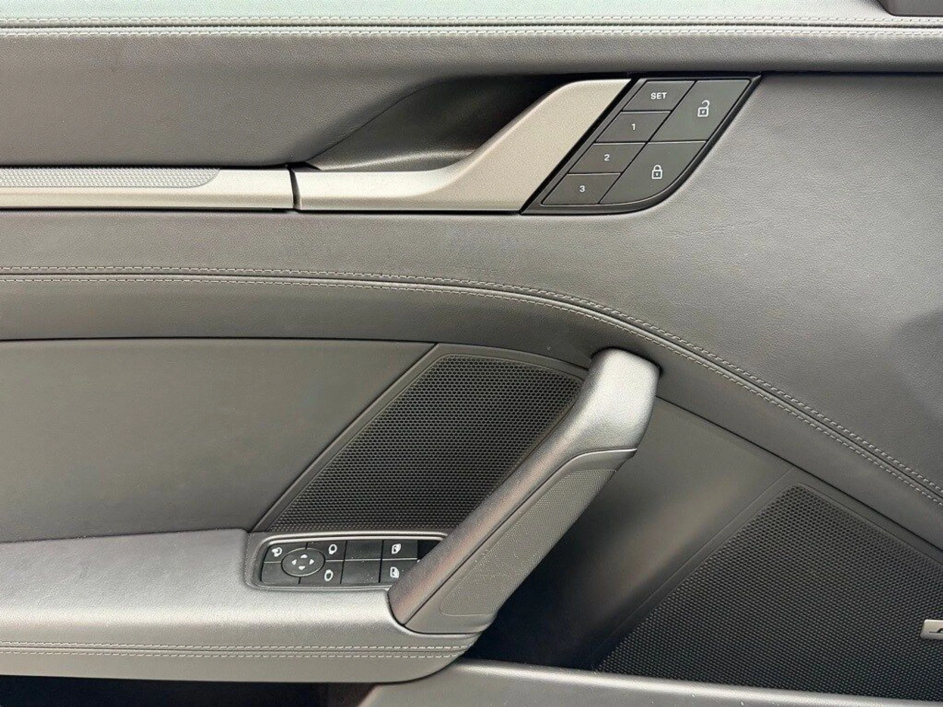 mph016_673407248_ac1666e3cd857b3844bce60aa582b277x_f6d112de85