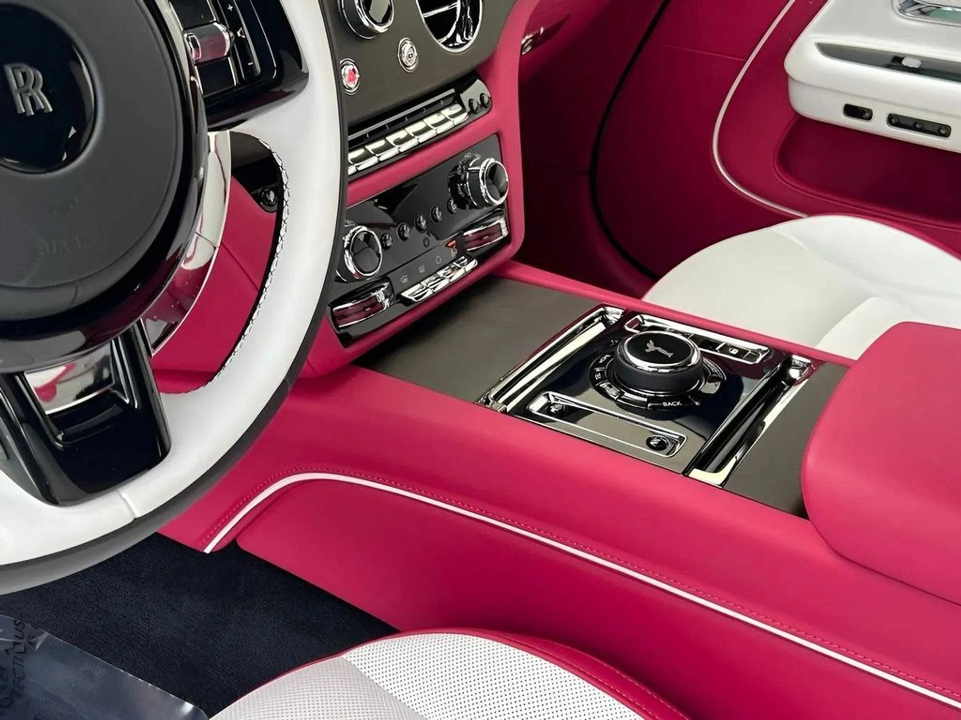 mph016_673654846_d423507d64ca2b657baecb289a1f414ax_73407df310