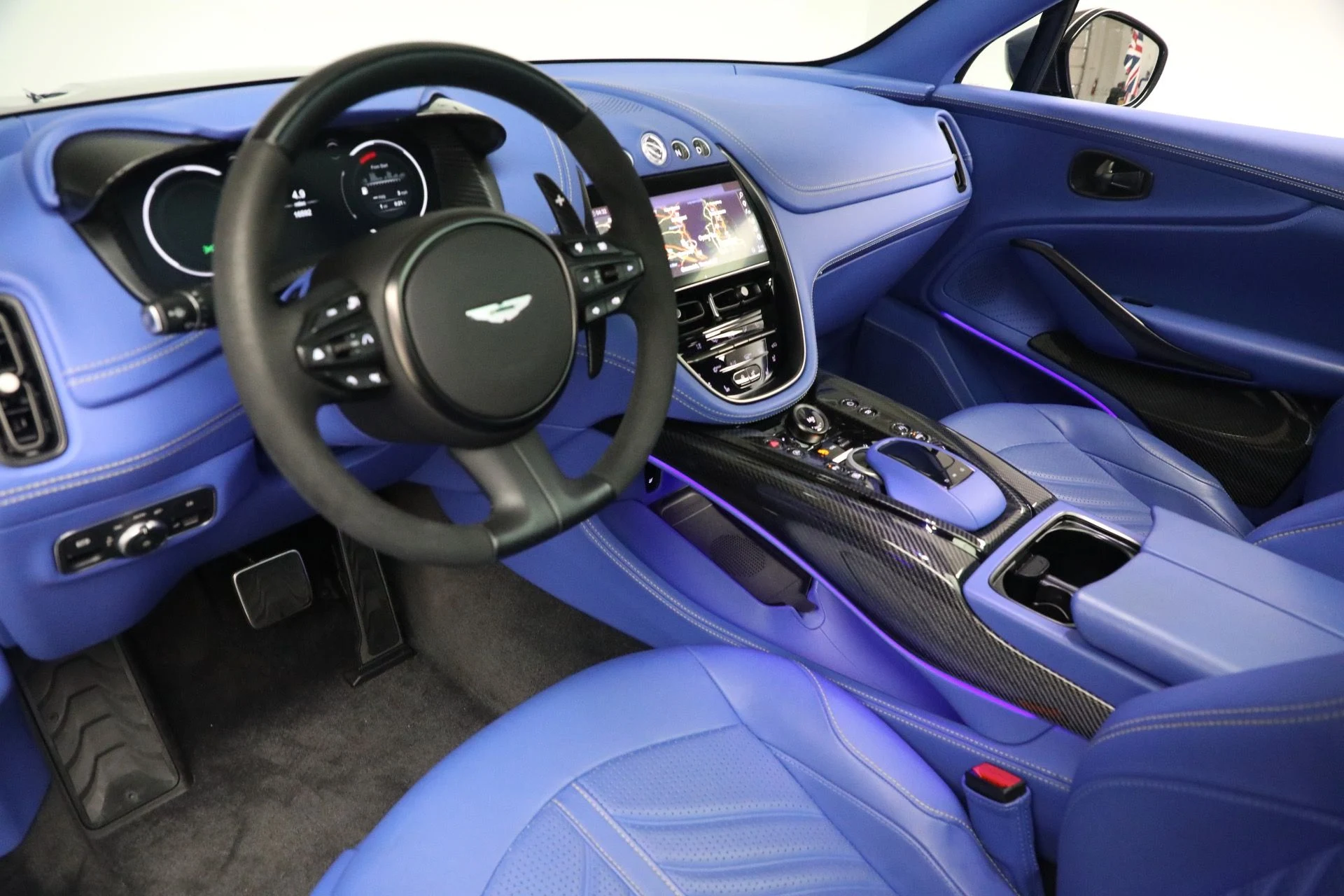 mph016_677989852_Used_2024_Aston_Martin_DBX_707_1761409513_1ce8734202