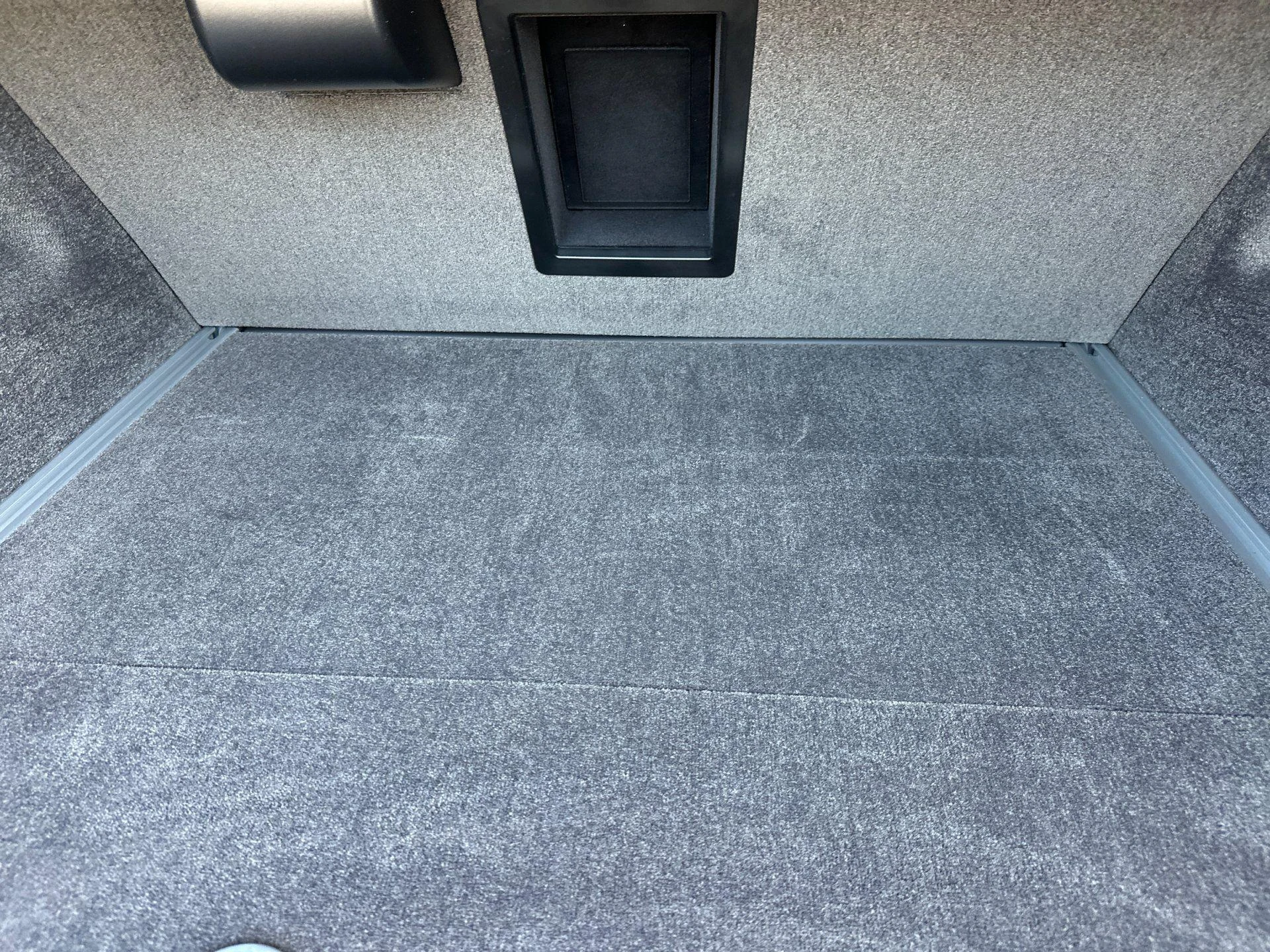 mph016_681086280_New_2026_Bentley_Bentayga_EWB_1777641546_039e102354