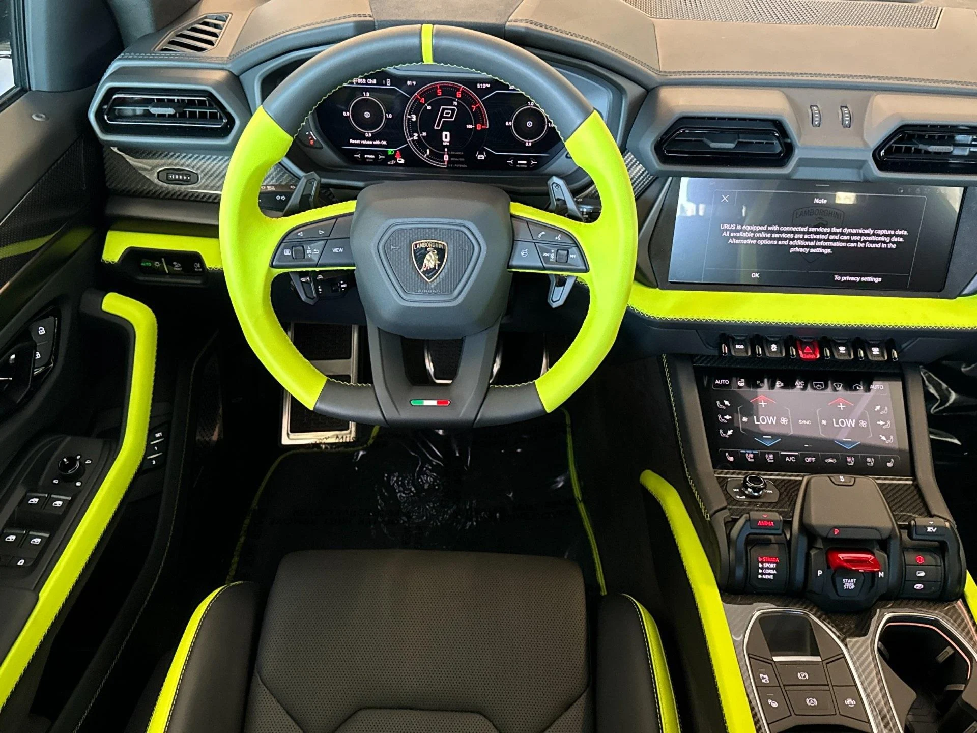 mph016_682747460_New_2025_Lamborghini_Urus_SE_1755094448_f288545971