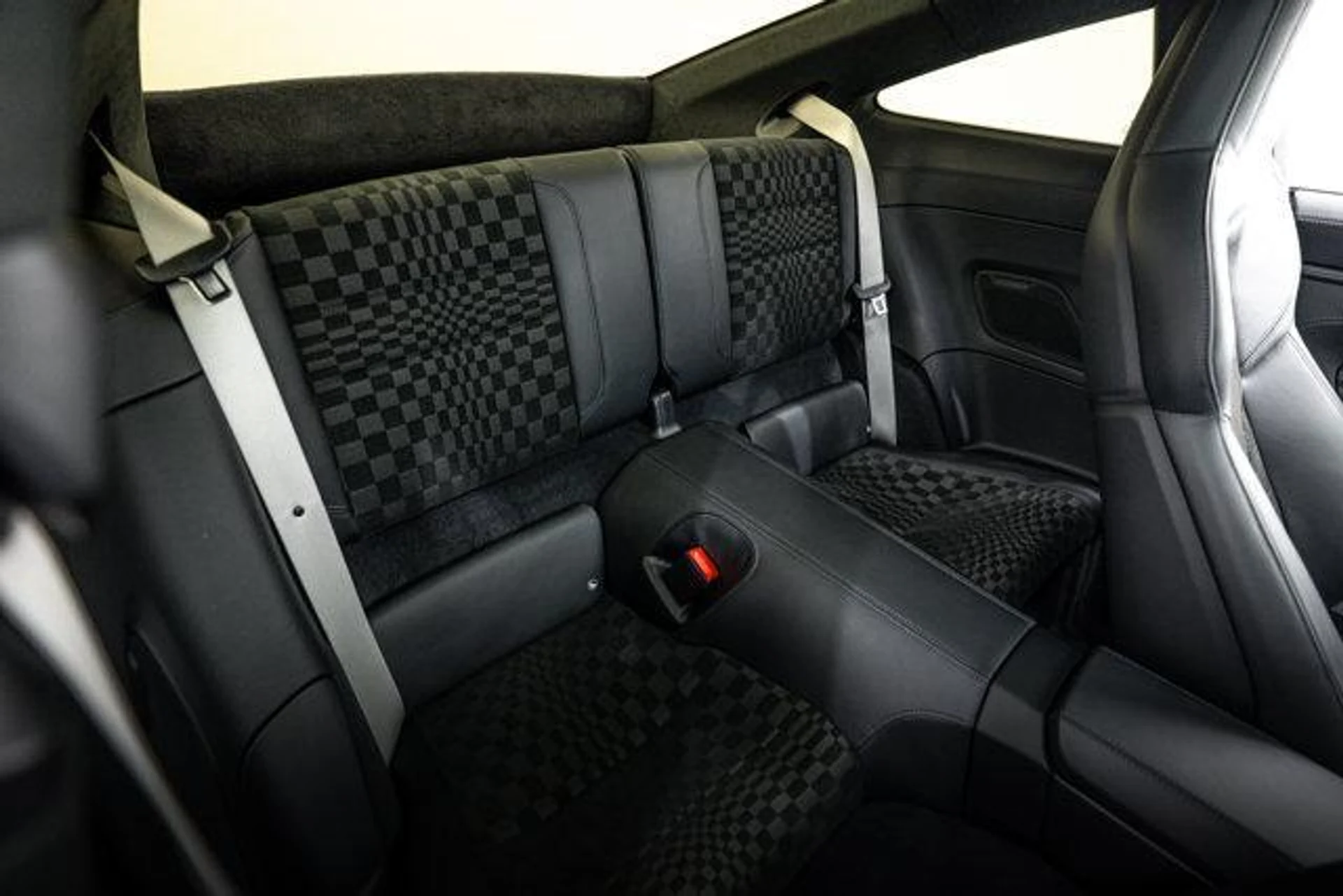 mph016_695664977_8bqpu_Tb0_IW_Iales_S4_Mmm_Mnr_Wj4_I_e8152adf61