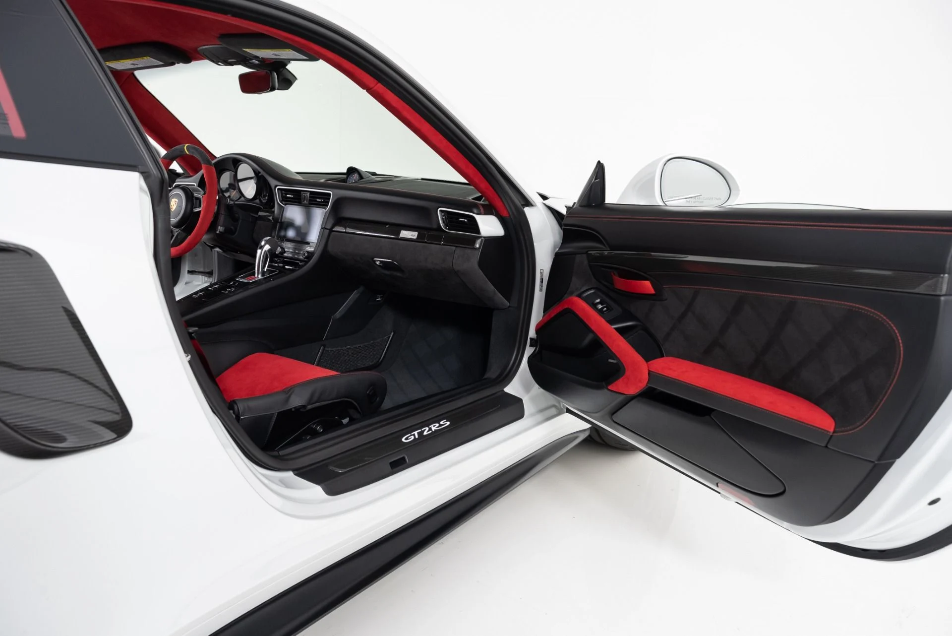 mph016_698760104_Used_2018_Porsche_911_GT_2_RS_1755537999_ac27feb14a