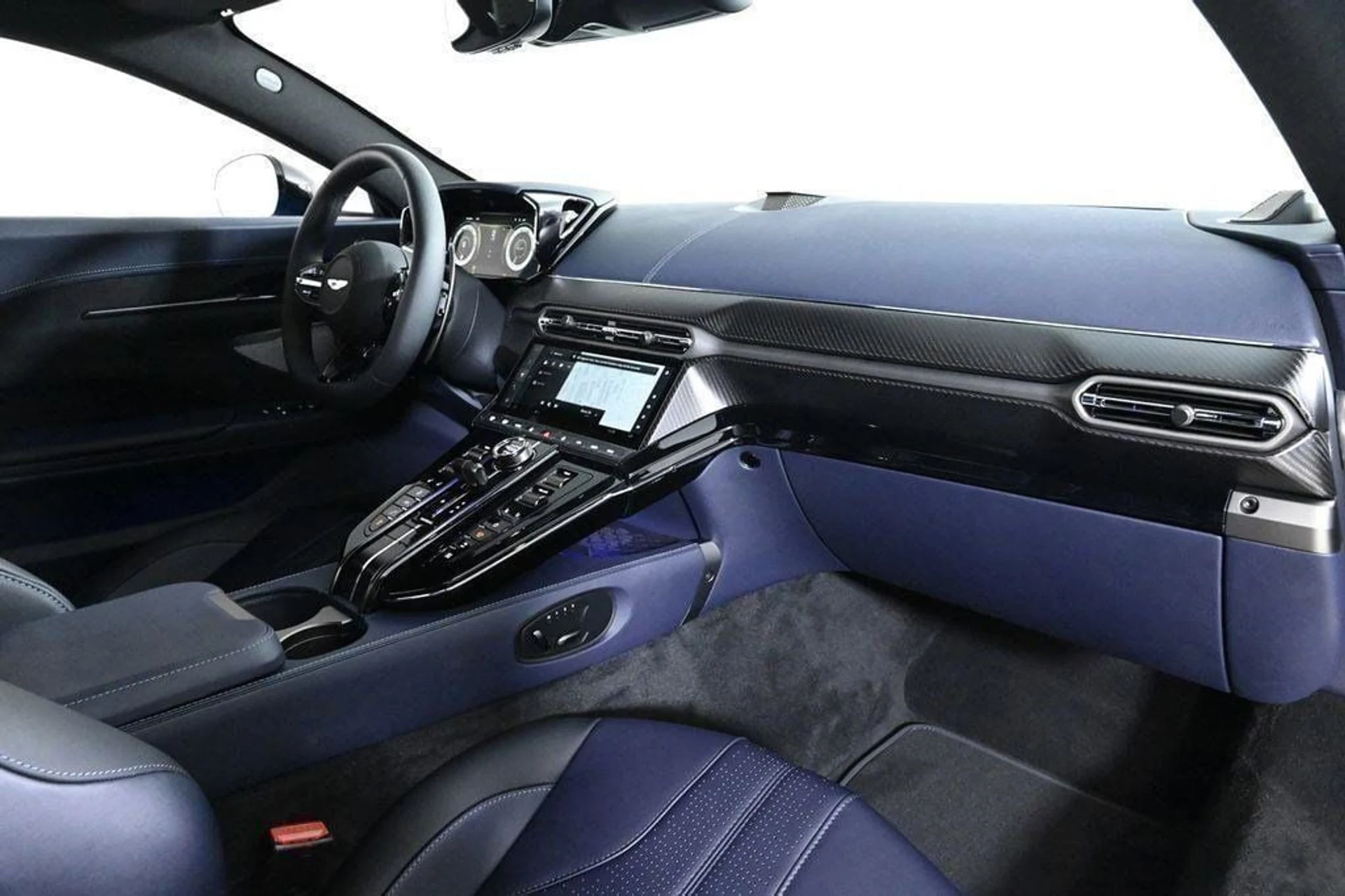 mph016_699677828_new_2025_aston_martin_vantage_coupe_11350_22854663_16_1024_bea9b9a908