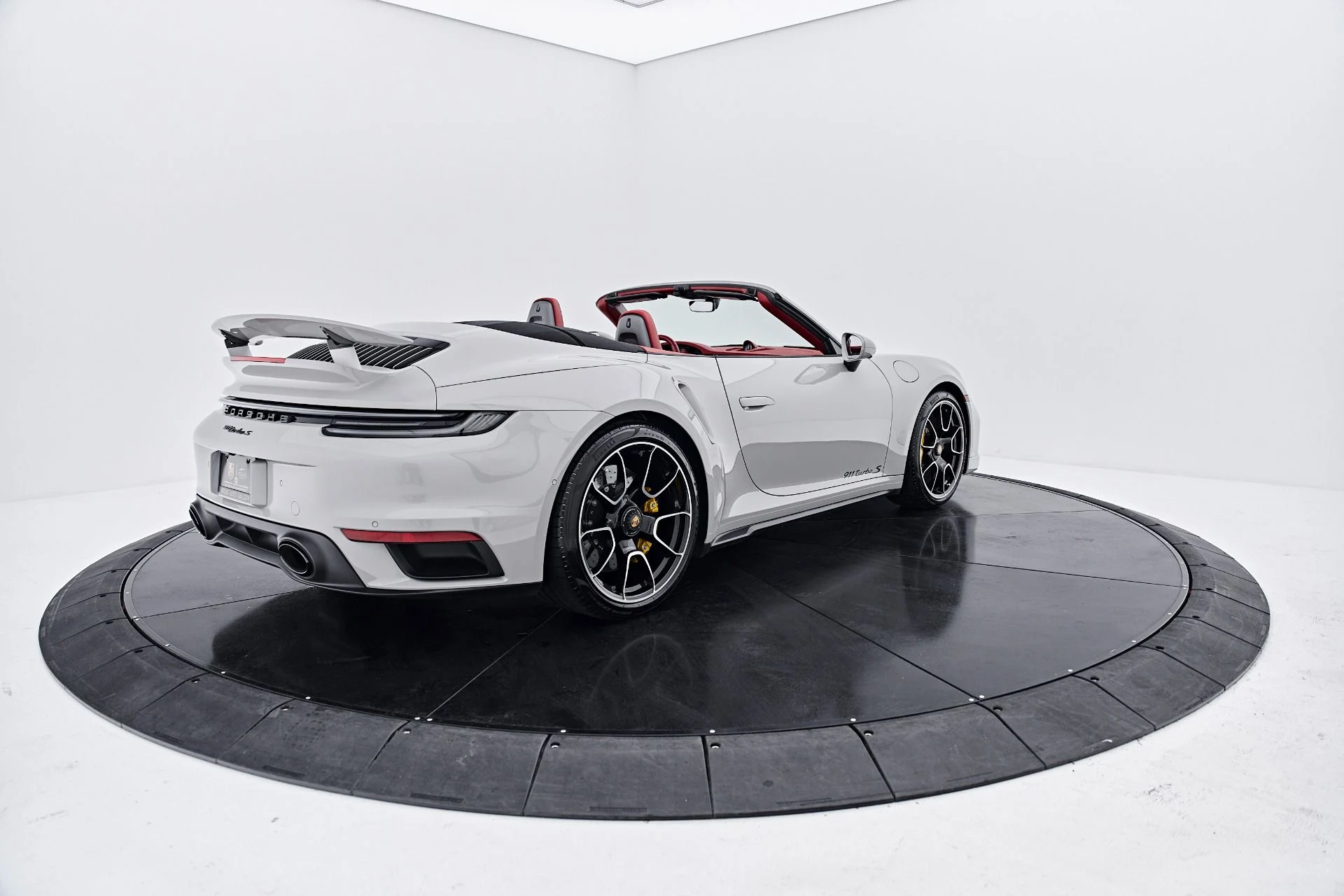 mph016_700707498_Used_2024_Porsche_911_Turbo_S_1790987907_3b9c2aa1a4