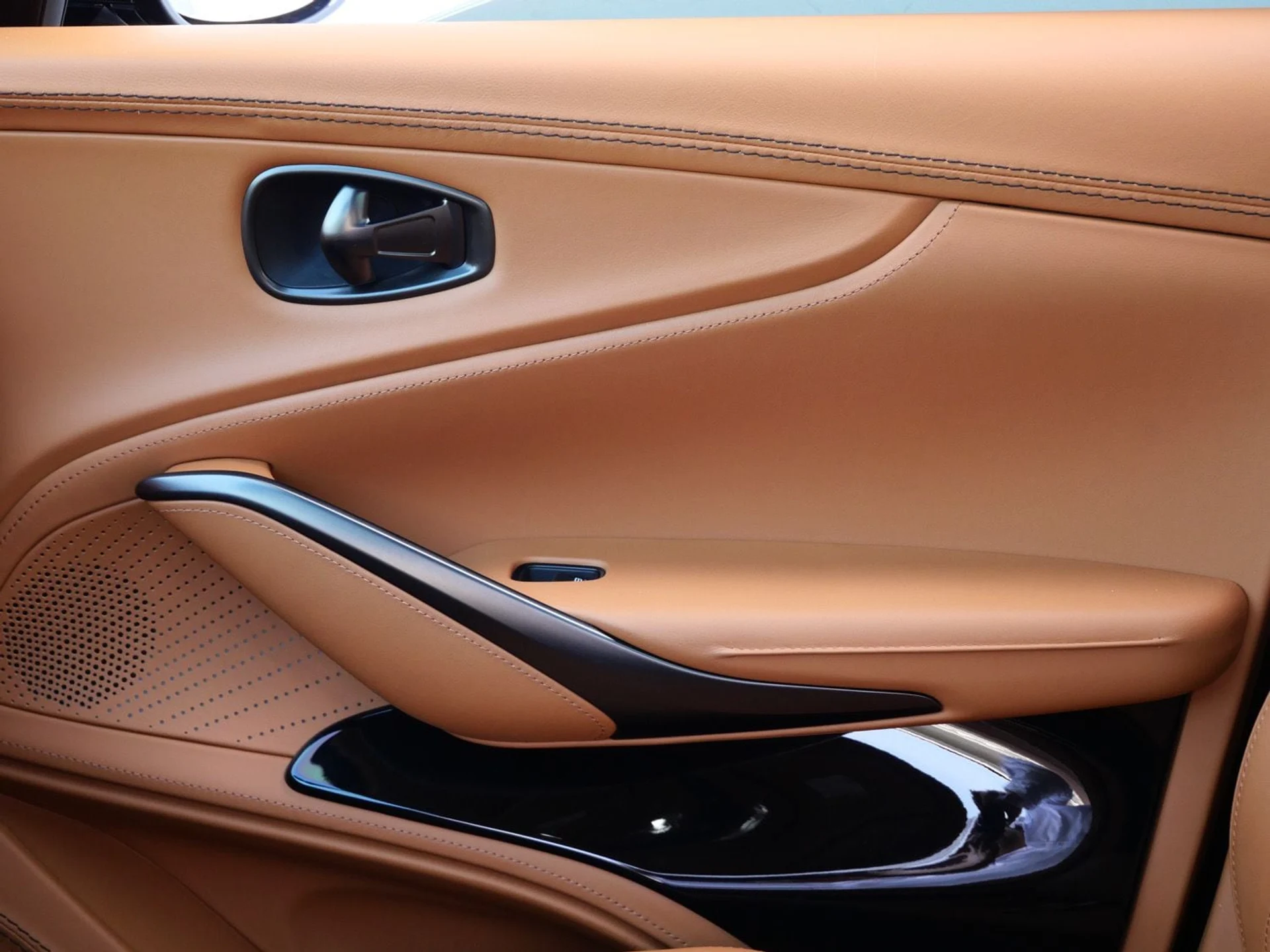 mph016_706660588_2e583d978cc75d49929178d8caa0f37fx_0e69f2fafb