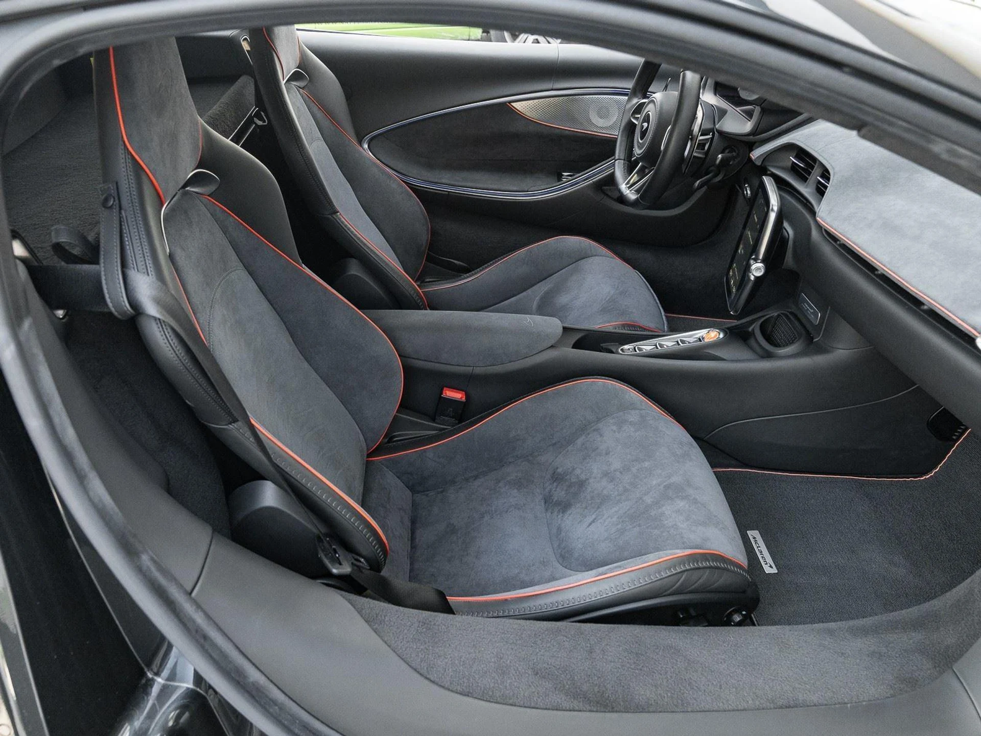 mph016_712394825_Used_2025_Mc_Laren_Artura_Coupe_1773864512_4ad207ac86