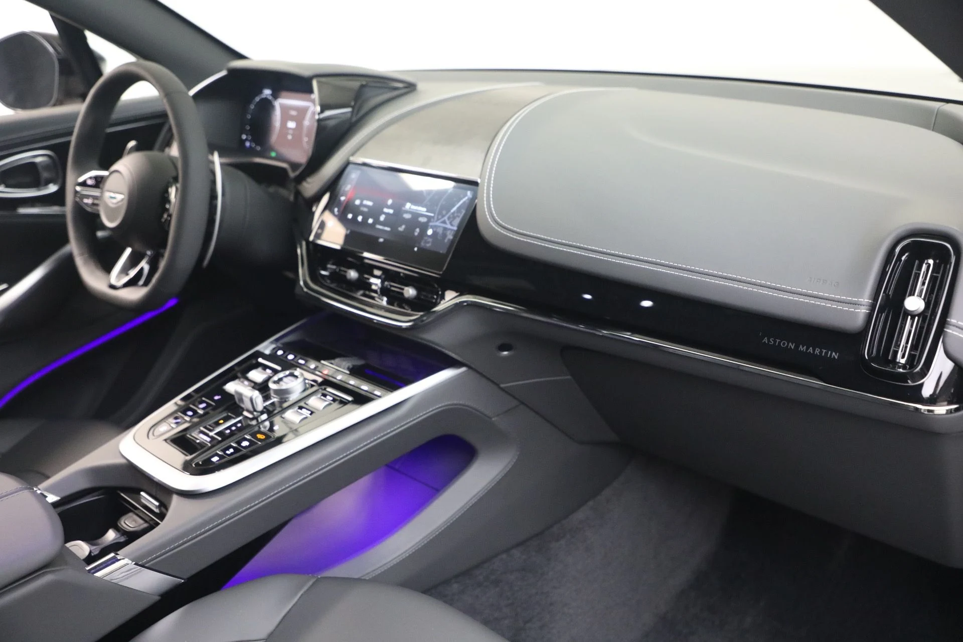 mph016_713947140_New_2026_Aston_Martin_DBX_S_1779192490_9b94eab3db