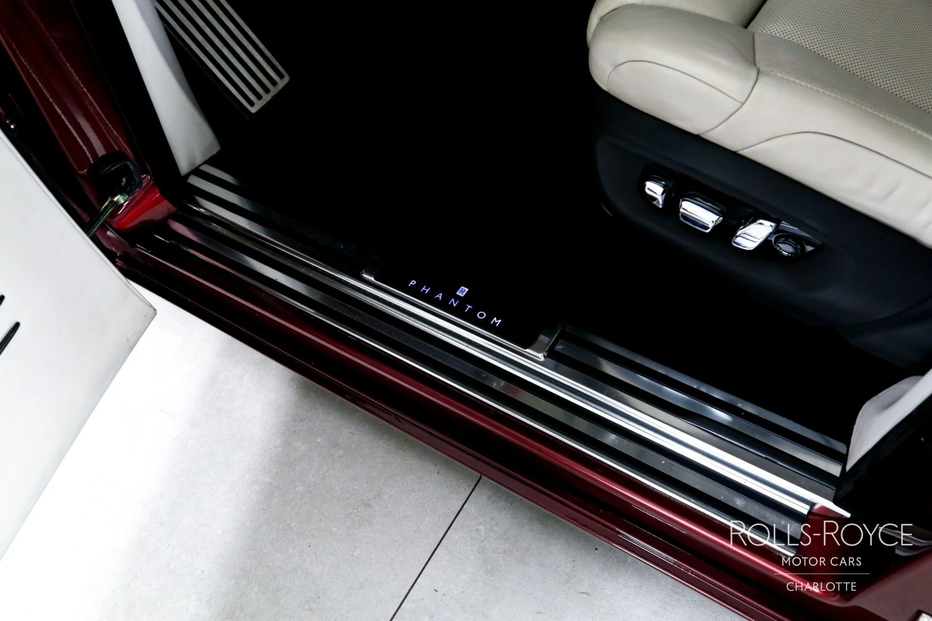 mph016_716133780_Used_2019_Rolls_Royce_Phantom_1786656976_338391a3ca
