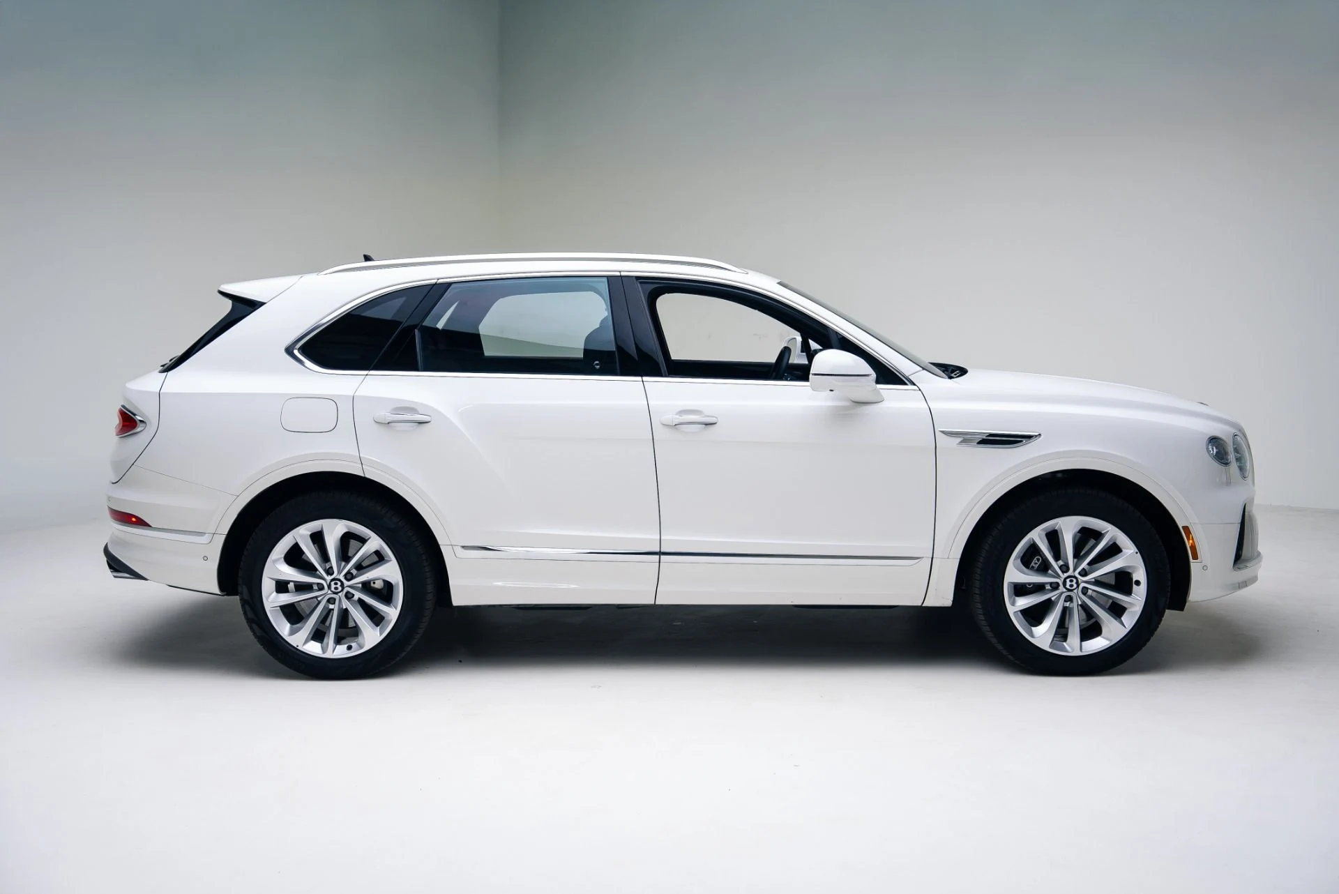 mph016_716416417_Used_2024_Bentley_Bentayga_V8_1765307017_45036c6921