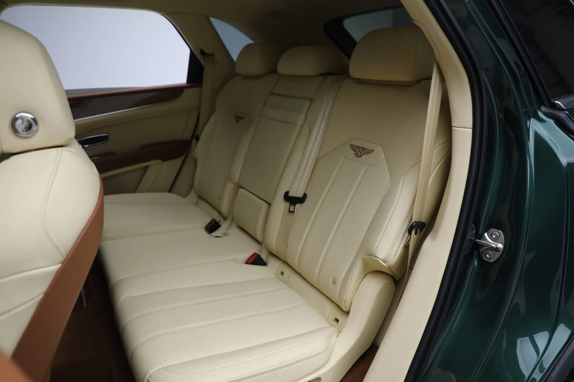 mph016_722087509_Used_2023_Bentley_Bentayga_V8_413a842b0b