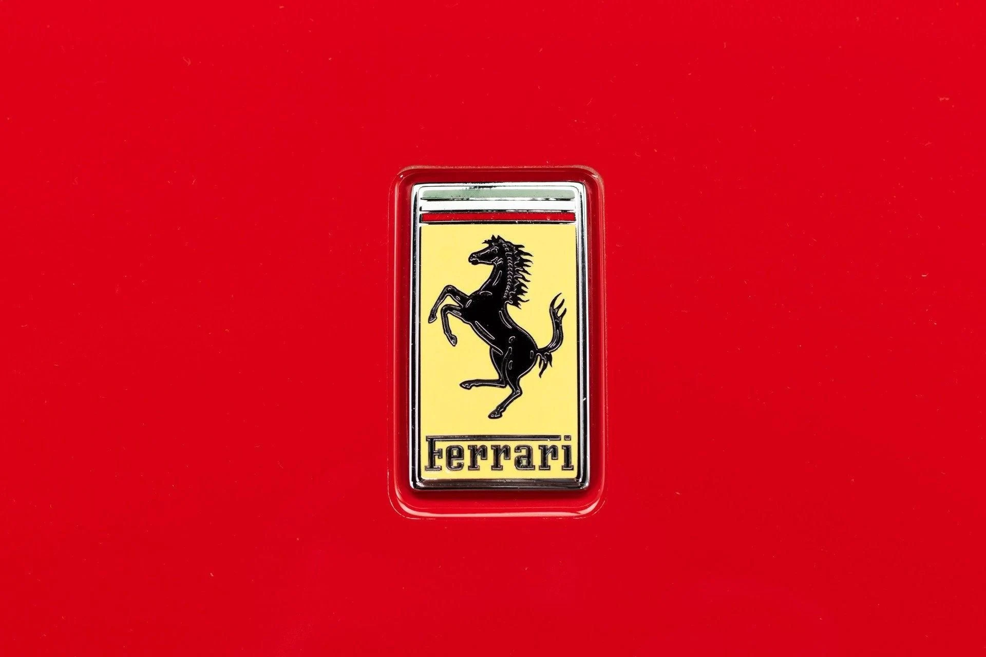 mph016_722353130_Used_2020_Ferrari_F8_Tributo_1777367280_16ebff1c14