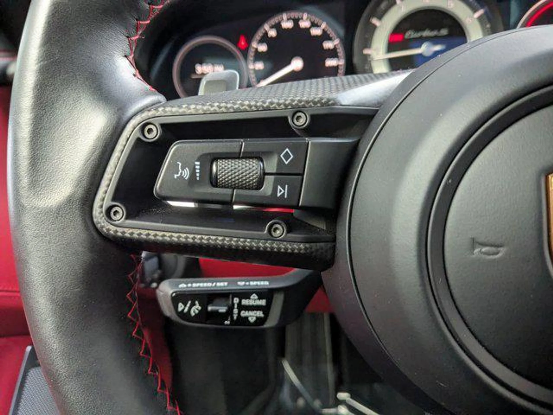 mph016_723516825_Vgk642s2_Ztz_A_Aw_Jb7_h0a06_Xu_I0_3630e5ebcd