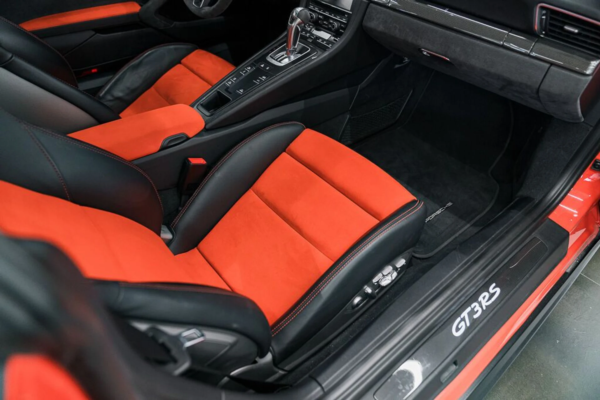 mph016_725631998_porsche_911_2016_jpg_v_1758918548_1df88ee77f