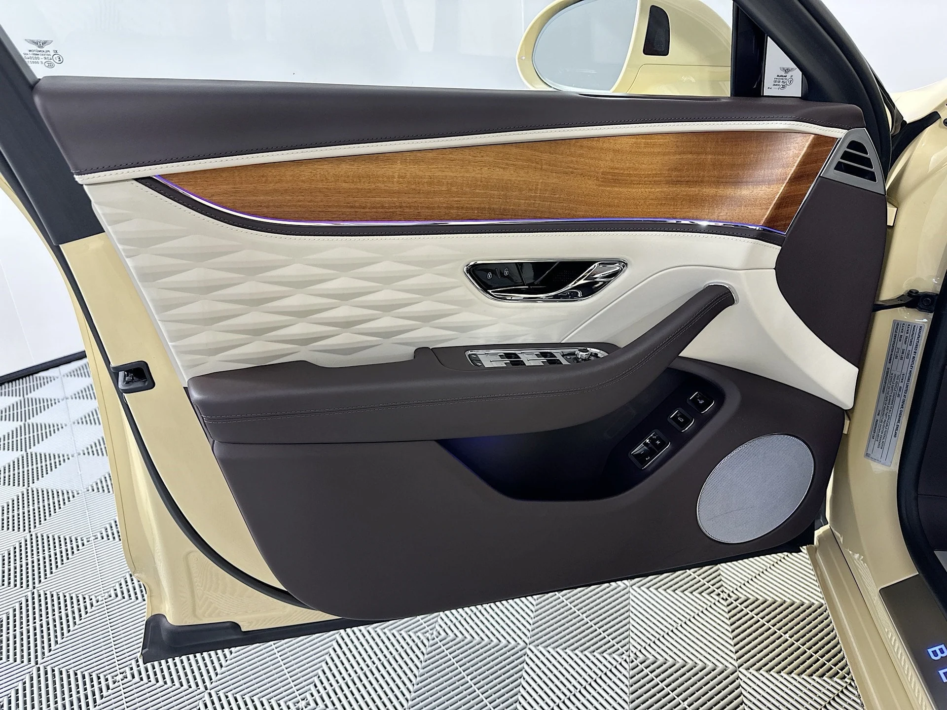 mph016_739355236_17_55a296acf0