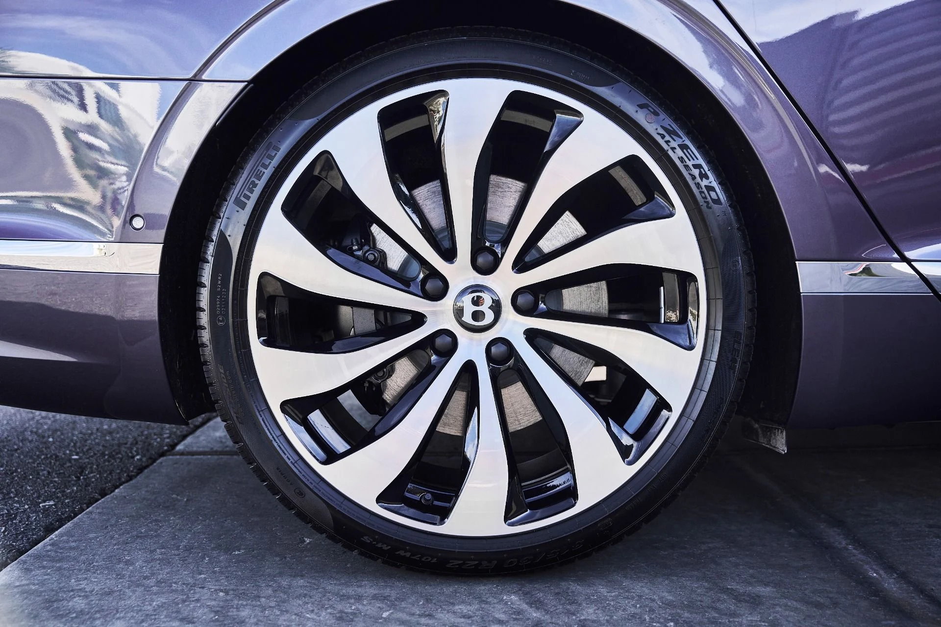 mph016_745109006_Used_2026_Bentley_Flying_Spur_V8_1775613261_d1b61d7871