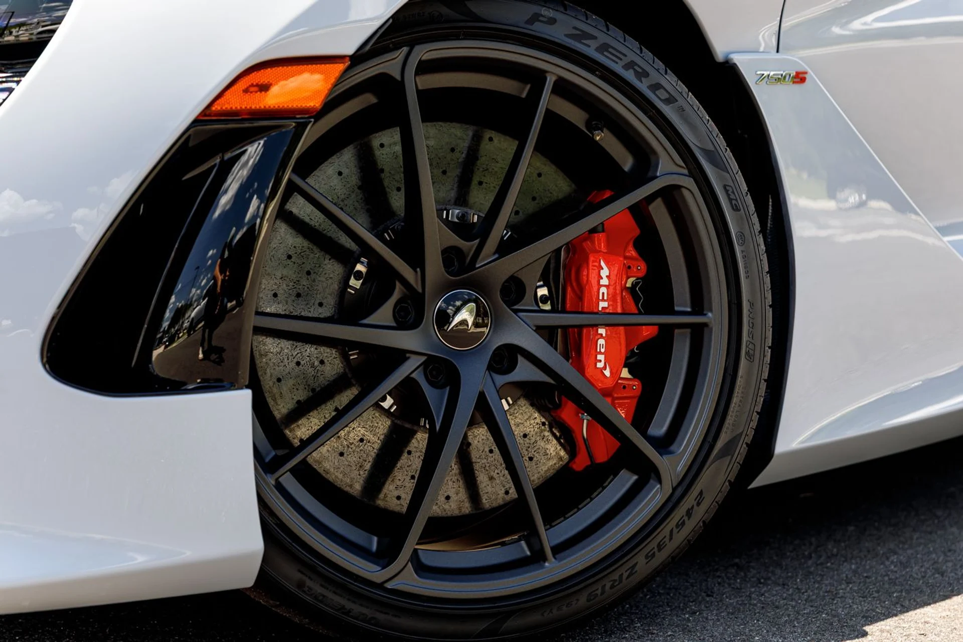 mph016_747492303_585_p17_l_08961d2281