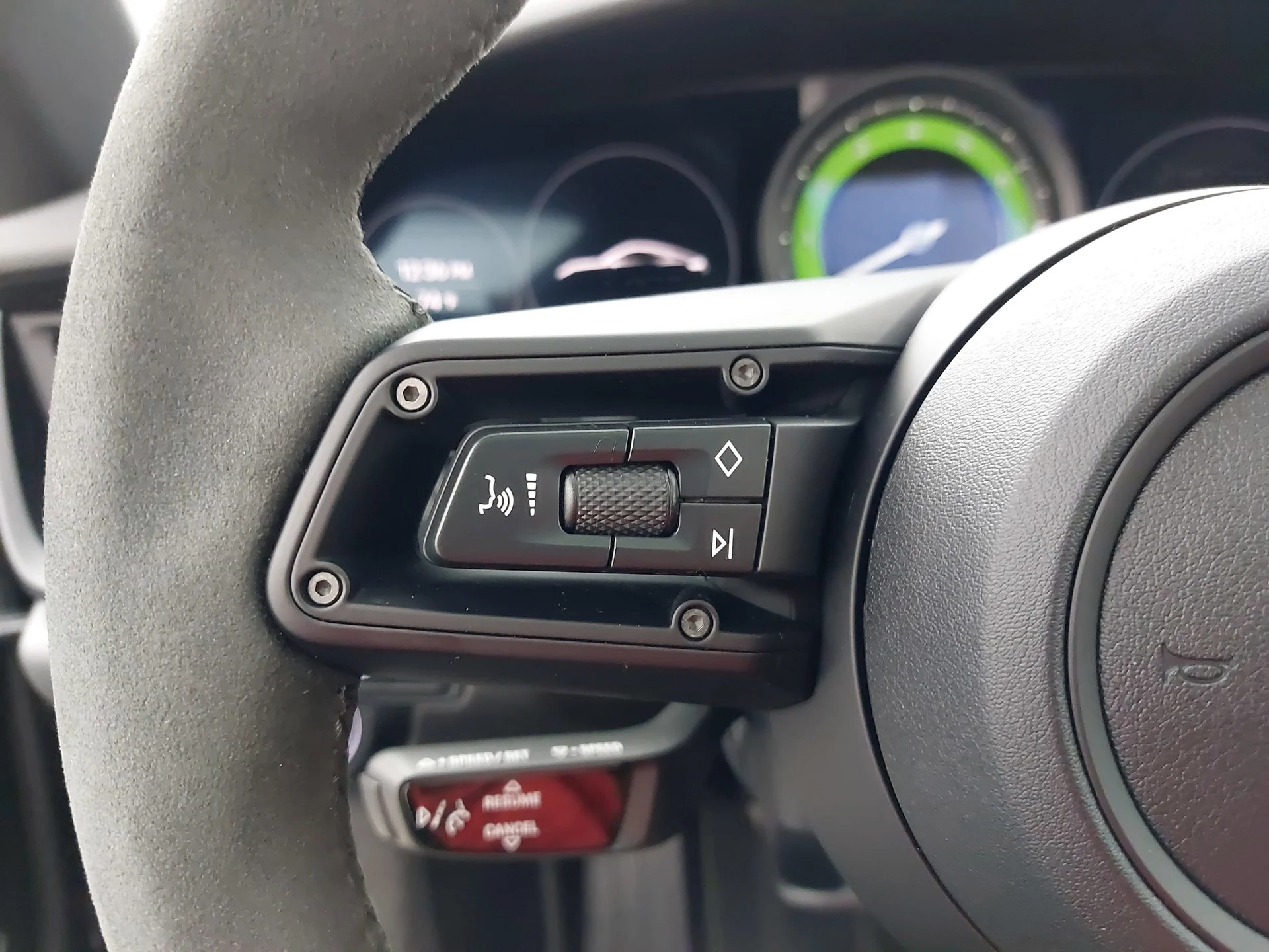 mph016_762479739_95f3a5d658ba7ef01fd440452a591207x_36d49e6434