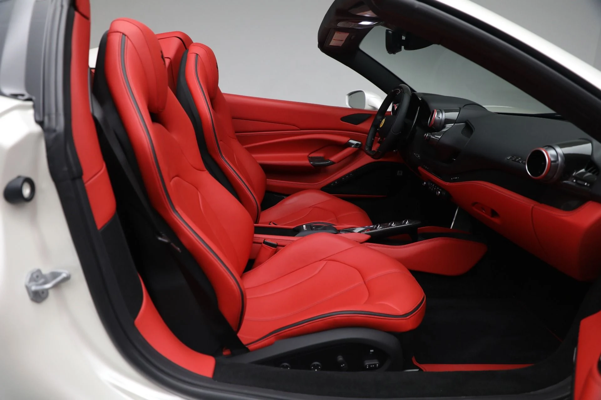 mph016_76553052_Used_2023_Ferrari_F8_Spider_1778678736_5c567345f3