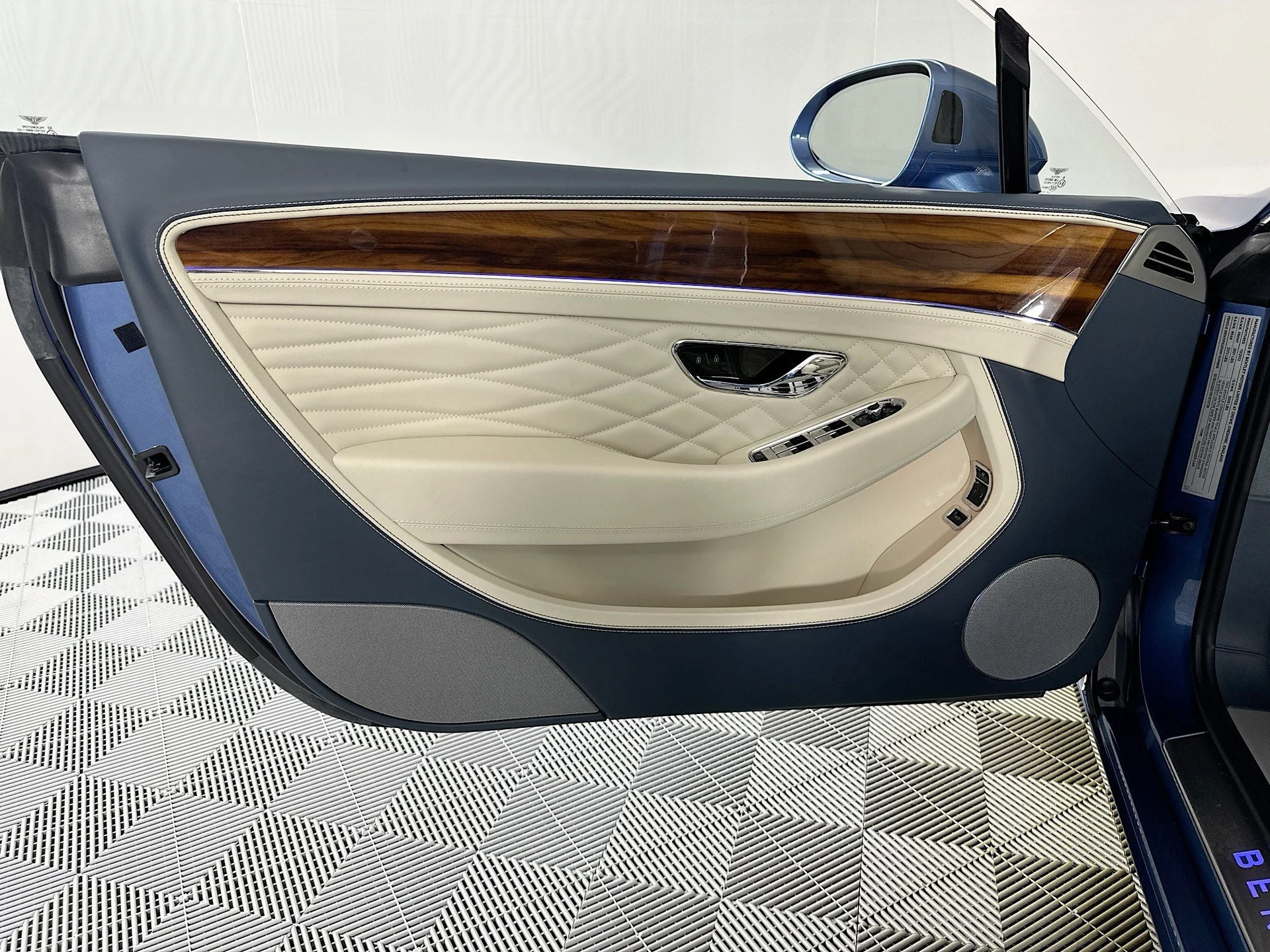 mph016_769735408_17_3e128f0b3e