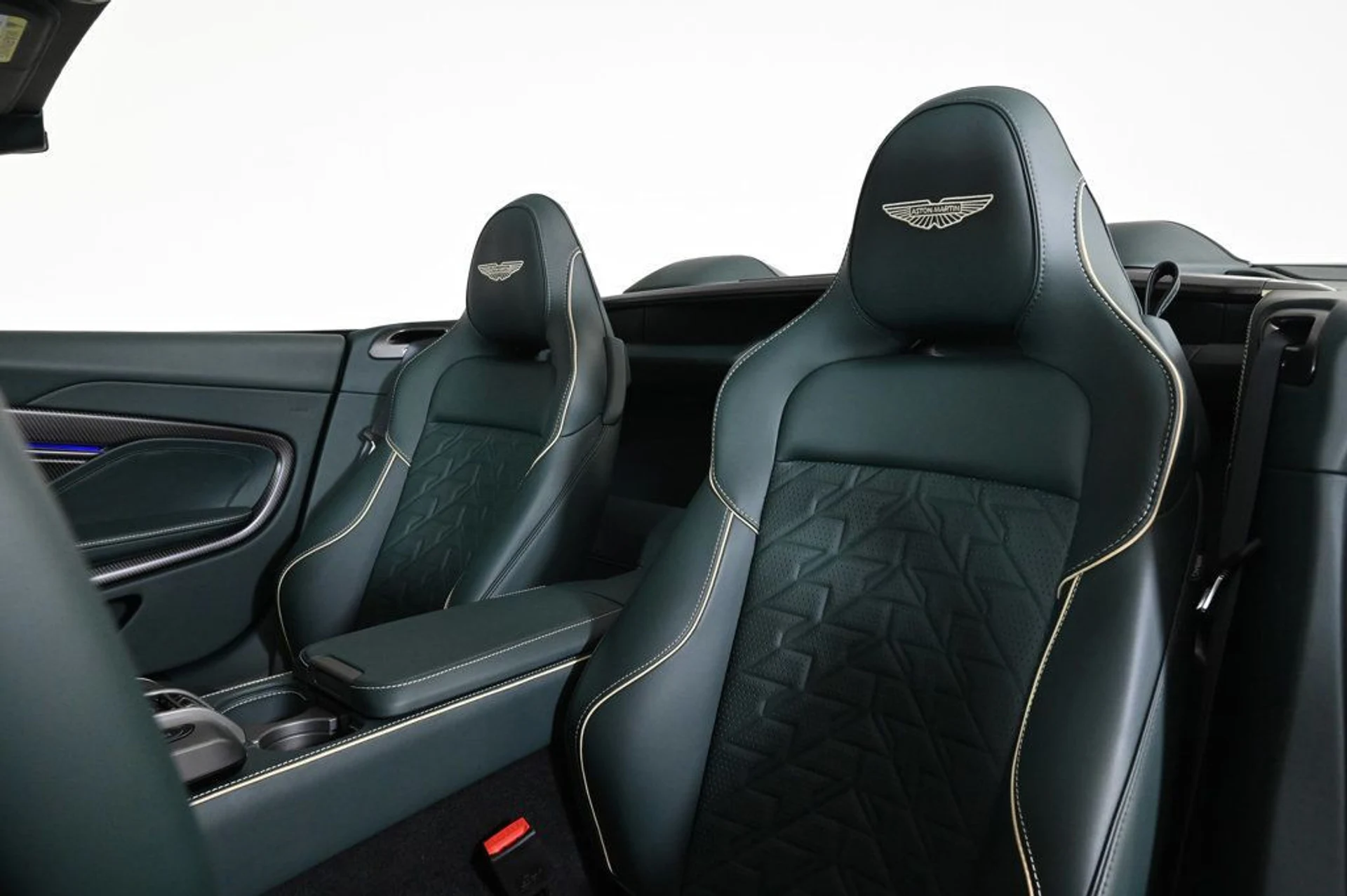 mph016_770668864_new_2026_aston_martin_vanquish_volante_11350_22943643_16_1024_ebbfb16548