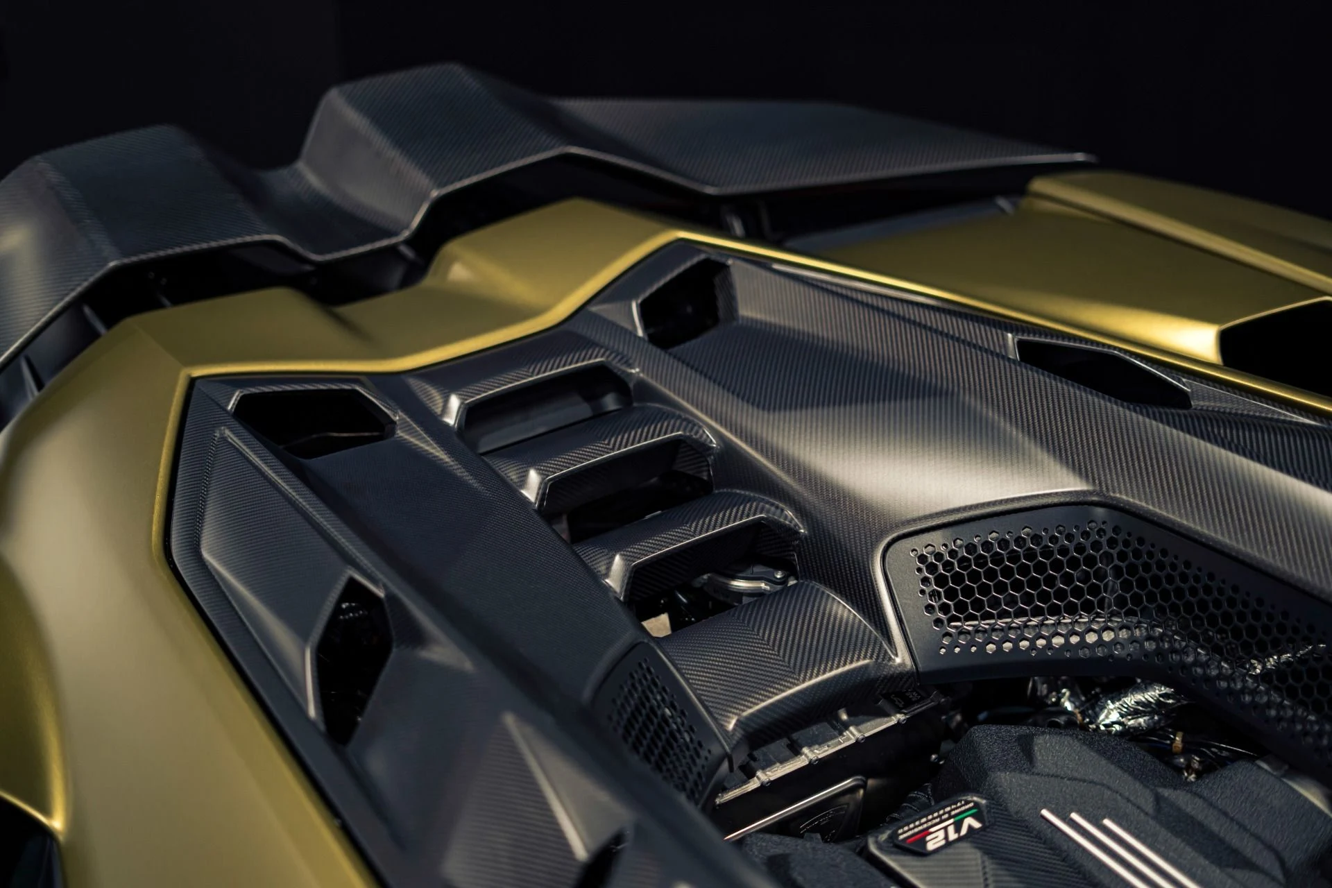 mph016_774901413_Used_2025_Lamborghini_Revuelto_836_MSRP_Full_Body_PPF_Carbon_Roof_1780087440_e3ecc20595