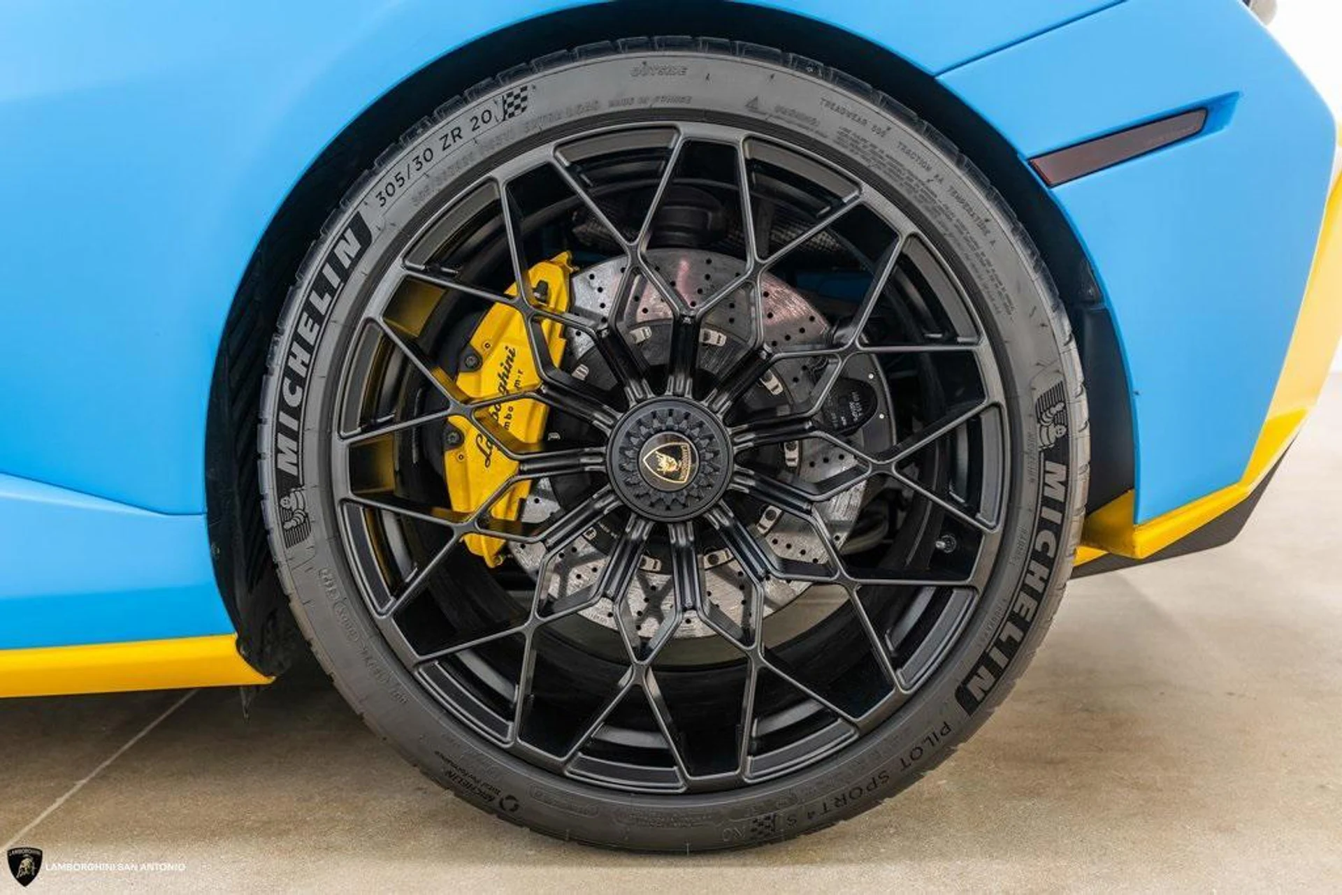 mph016_778561541_z_Puu_XP_1p3_BR_Zft6_IOI_7617_W2_Tk_9eceba3d45